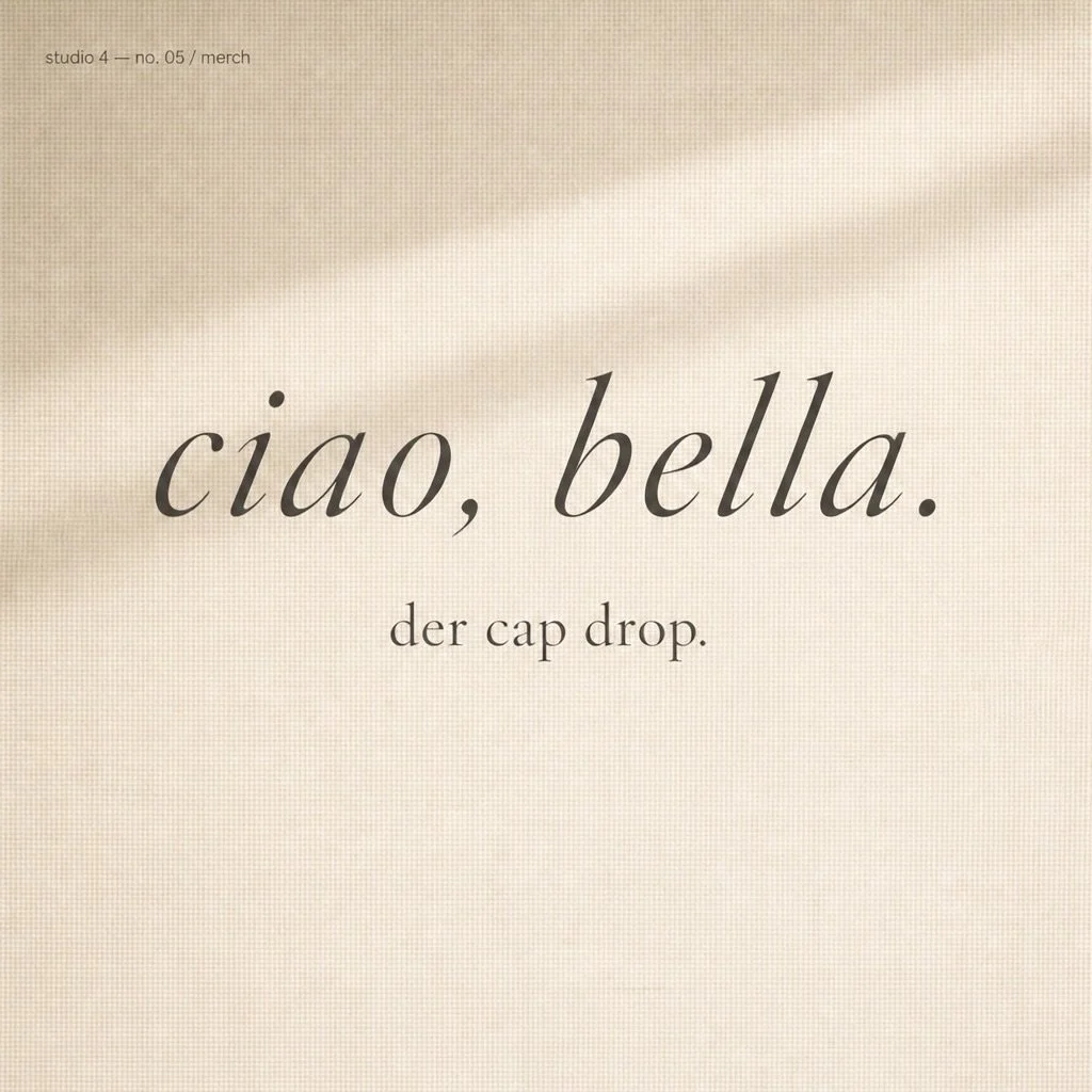 Ciao, bella.
Die erste Cap aus der Drop Familie. Washed Berry, Stickerei in zwei Zeilen. Eine Begr&uuml;&szlig;ung, die immer passt.
An guten Tagen, an schlechten Tagen, an Tagen ohne Plan. 
Estate, 26. Ab jetzt auf http://meinstudio4.de 

#CiaoBella