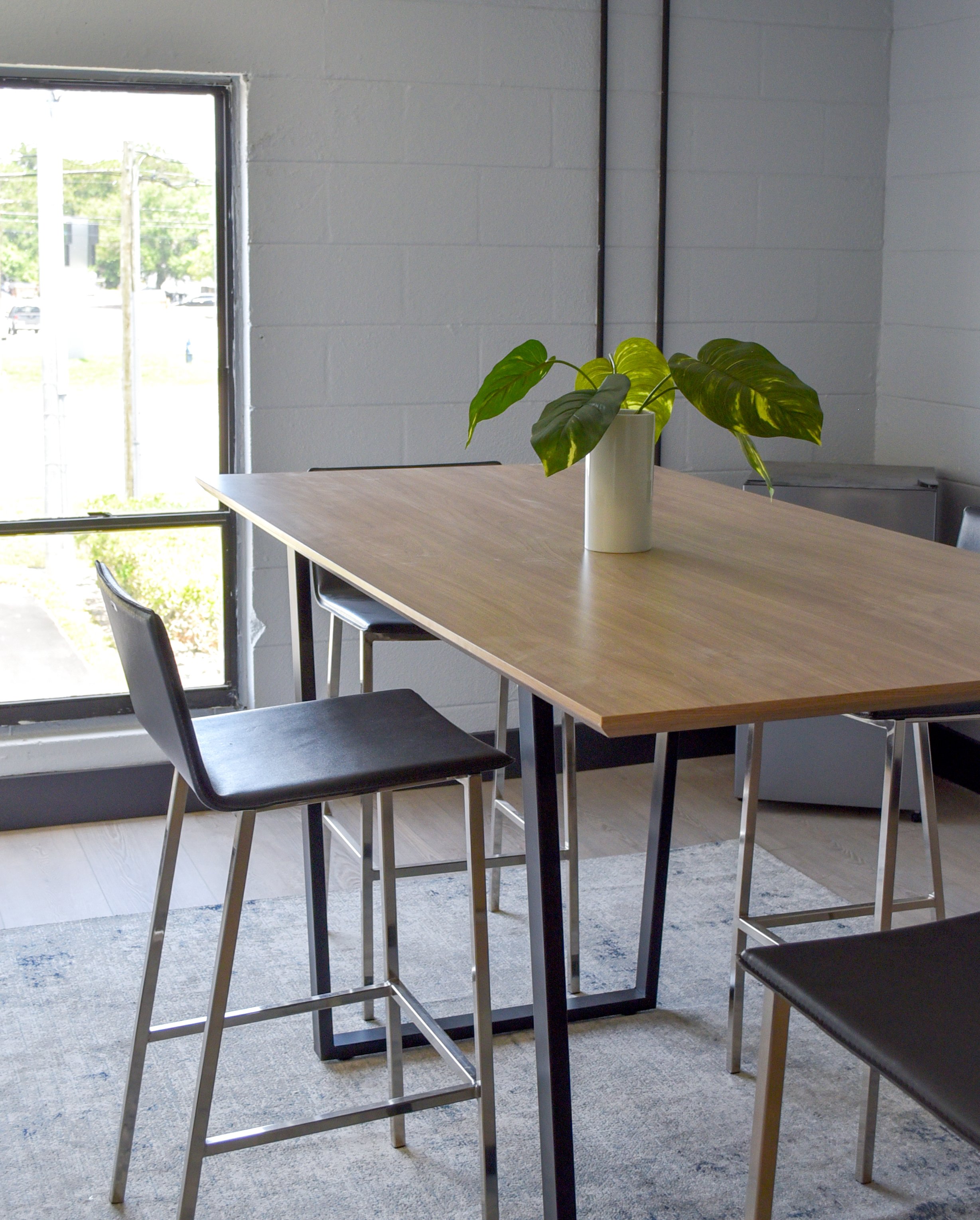 Shear Media Studios break area is great for quick meetings, brainstorm sessions, or just a moment away from set