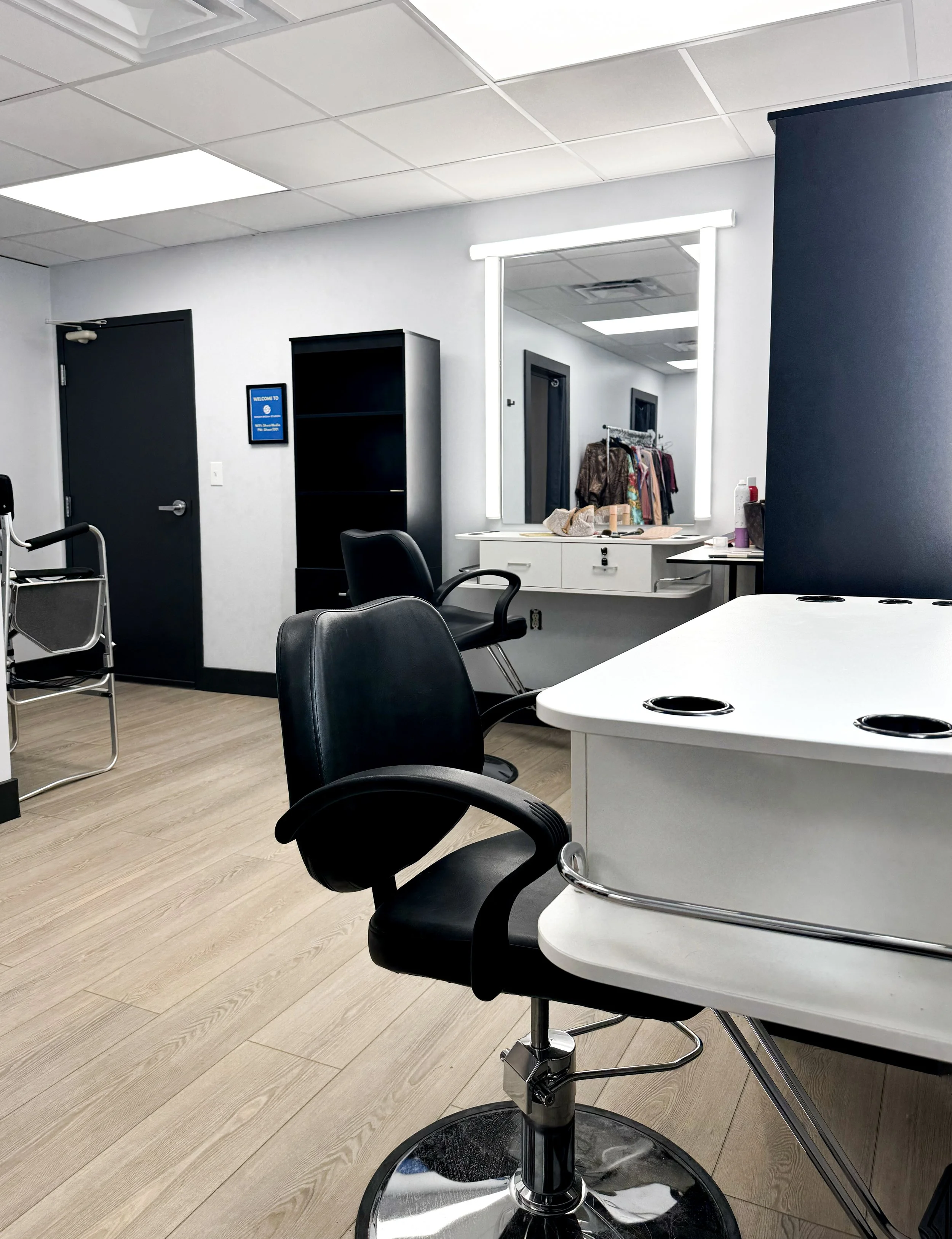 HMUA-salon.jpg