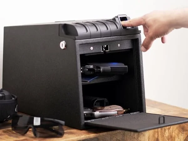 Détention d’armes à domicile et autodéfense : vers un cadre juridique raisonné