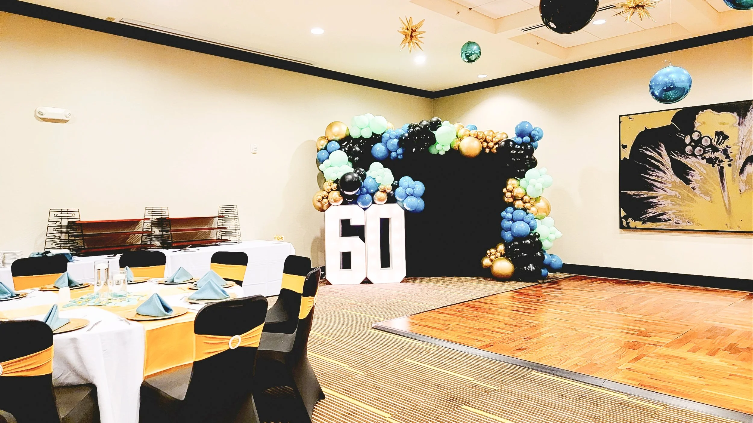 balloon garland w marquee.jpg