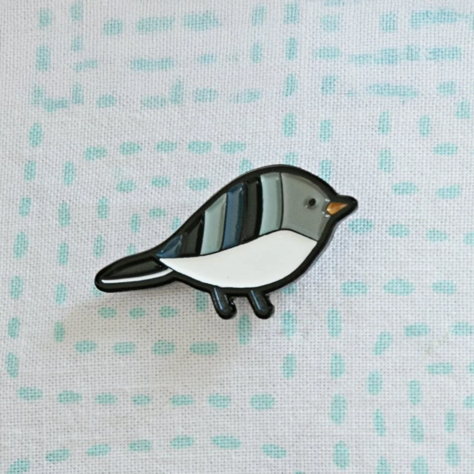 Junco Pin