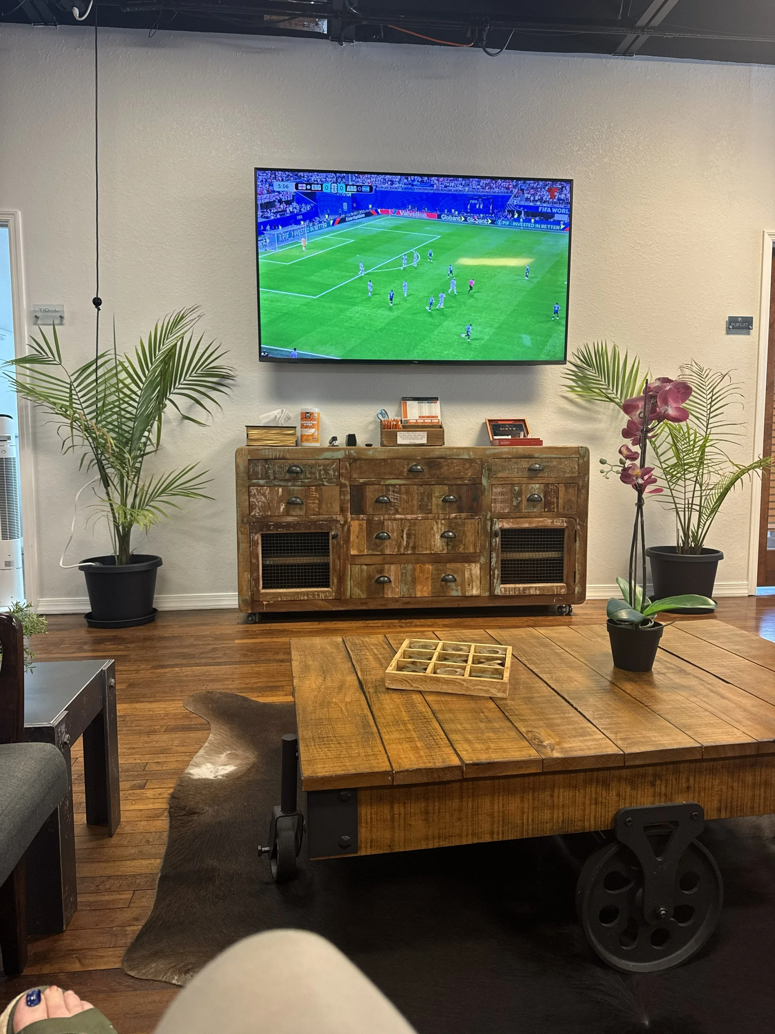 lounge area at office.jpg