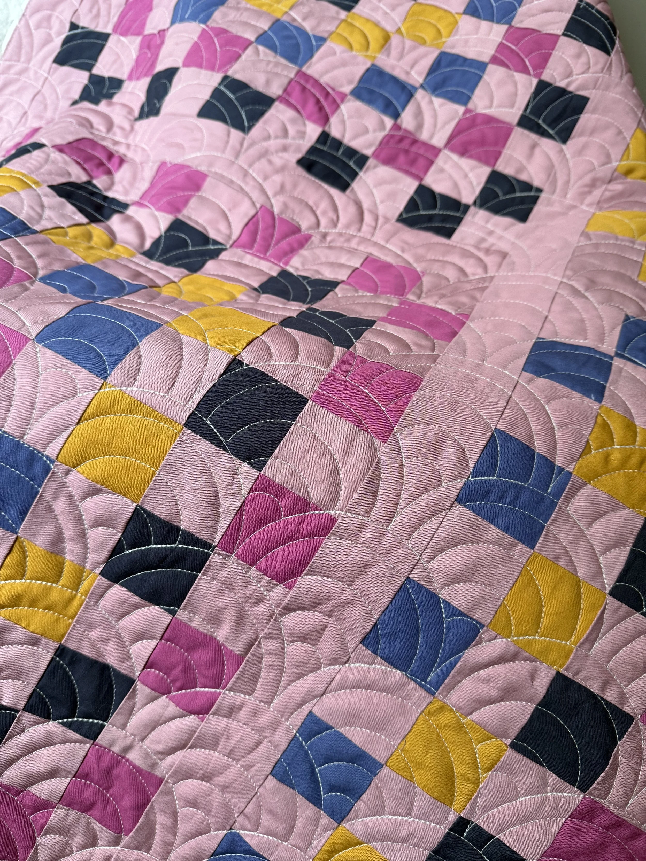 Pantograph: Bubble Clams (Melissa Kelley); Pattern: Granny Patch (Lo & Behold Stitchery)