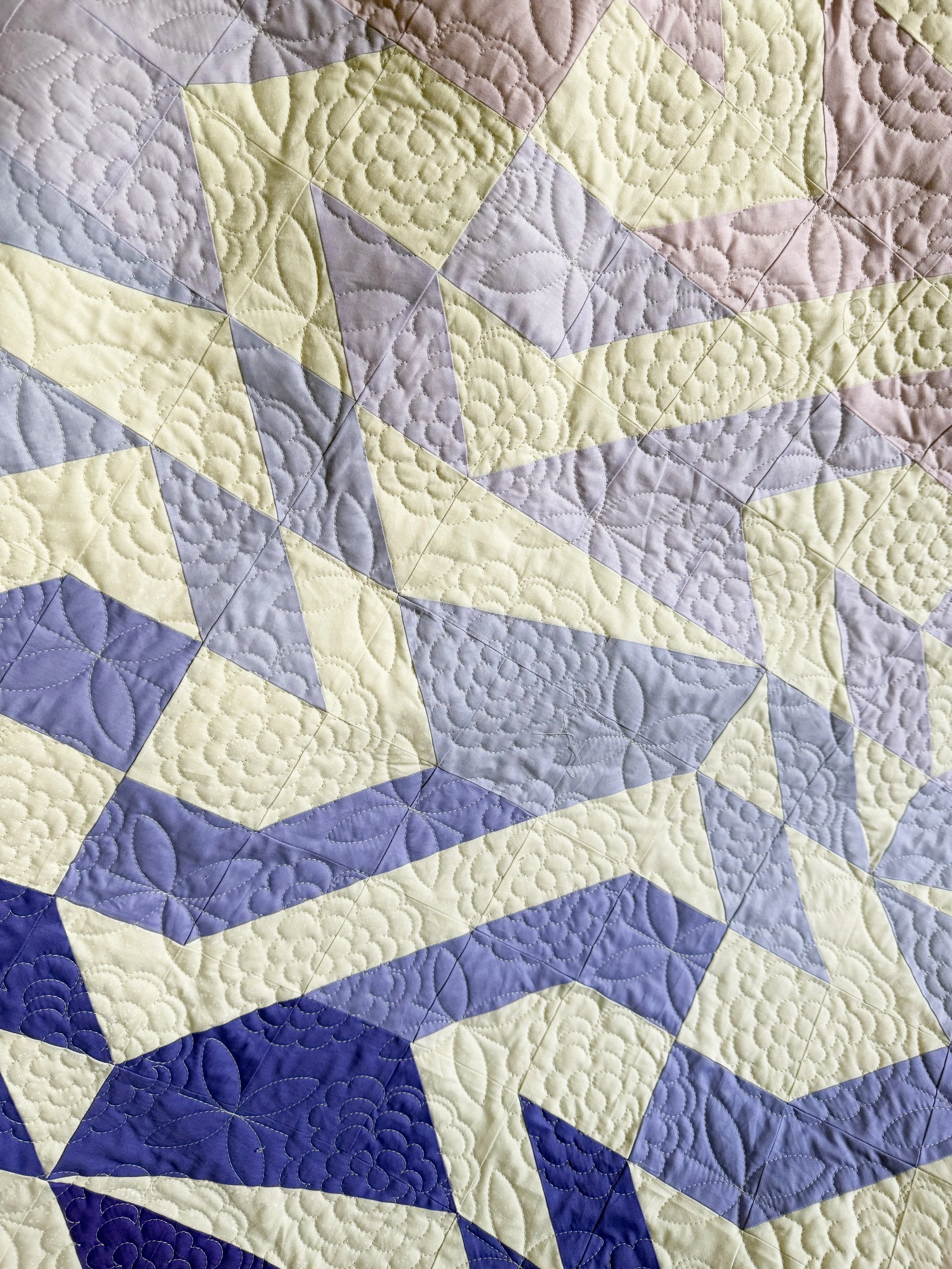 Pantograph: Zinnia (Melissa Kelley); Pattern: Voyage (Suzy Quilts)