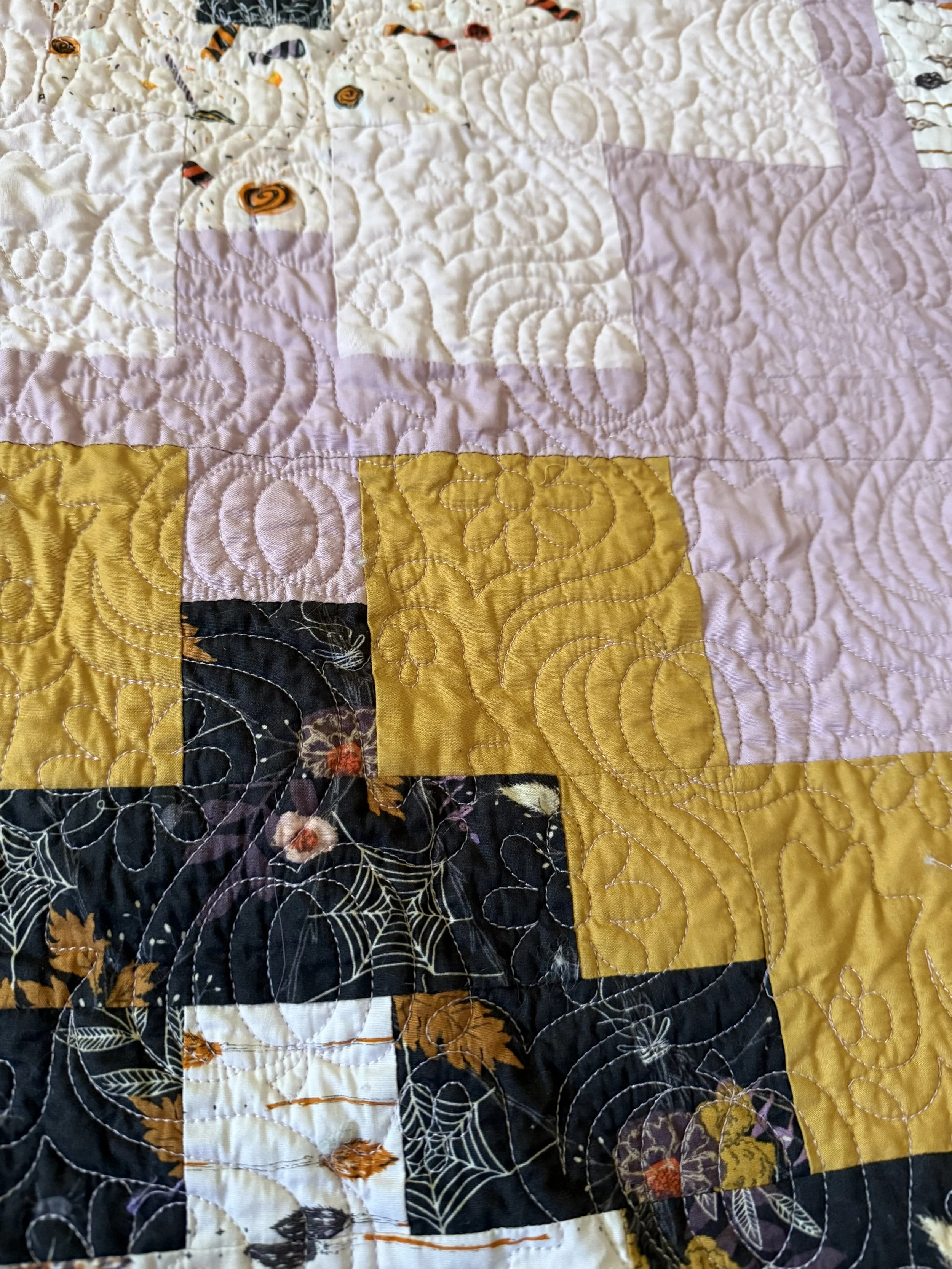 Pantograph: Spooky Pumpkin Patch (Melissa Kelley); Pattern: Glowing (Quilty Love)