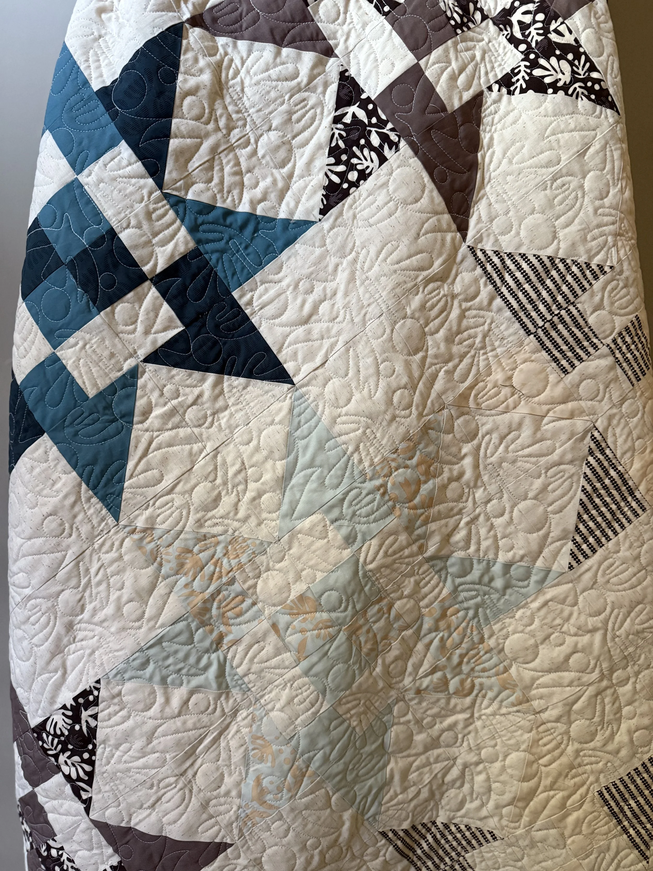 Pantograph: Suzy Quilts Boho Birds (Melissa Kelley); Pattern: Fat Quarter Stars (Suzy Quilts)