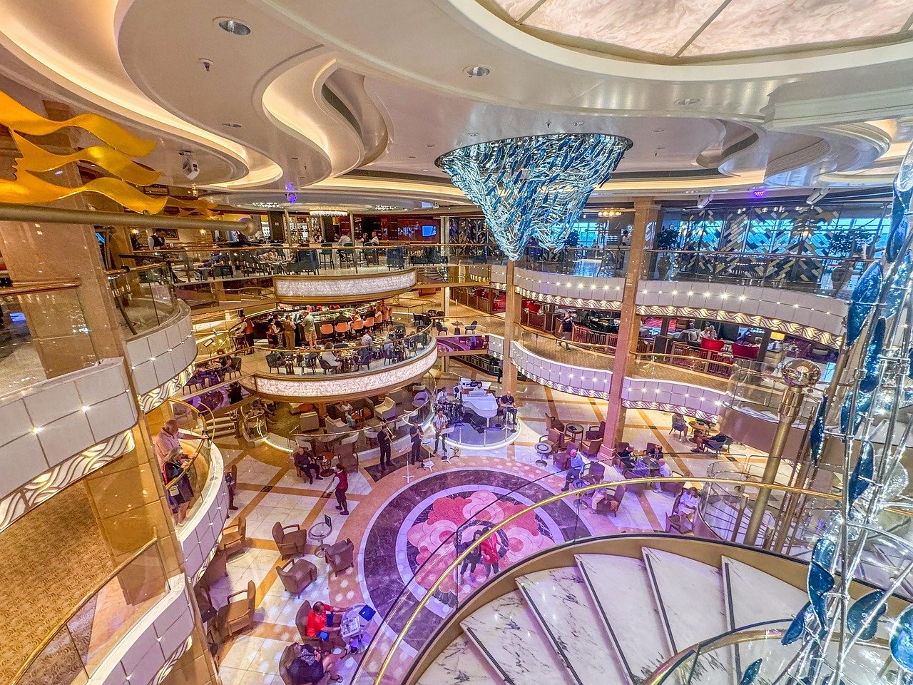 cruise-ship-9045418_1280.jpg