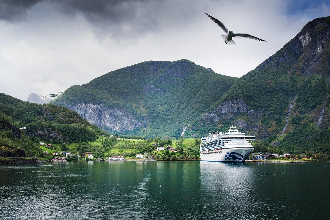 fjord-4783781_1280.jpg
