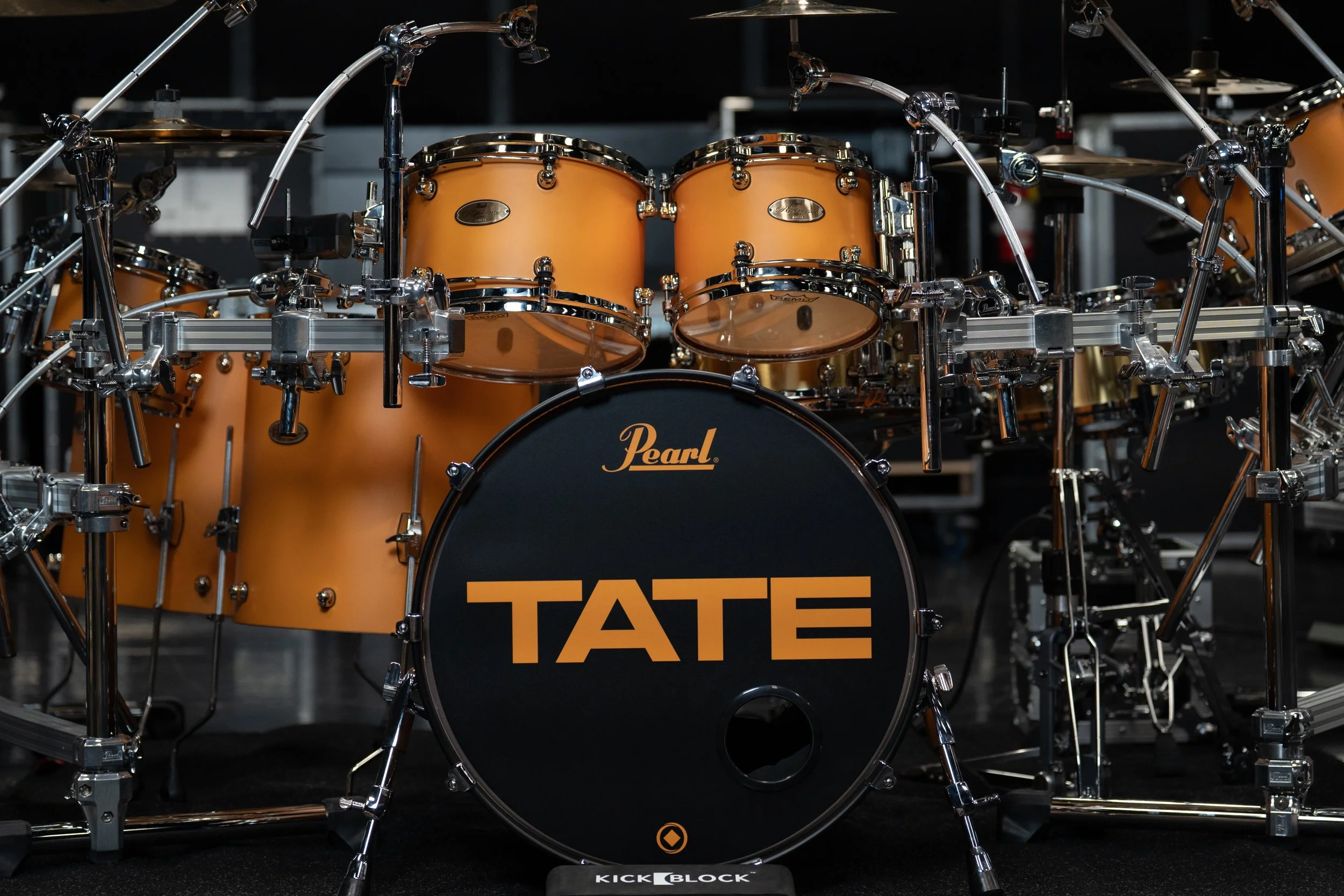 Discover Jarvis “Jeb” Barnes’ drum setup for Tate McRae’s Miss Possessive World Tour. Featuring Pearl Drums, Zildjian Cymbals, Remo Drumheads, and Roland electronics, this powerhouse kit is built for dynamic live performances.