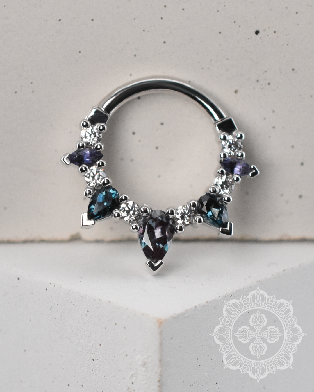 Leanne Hinge Ring Sarah Roberts (2).png