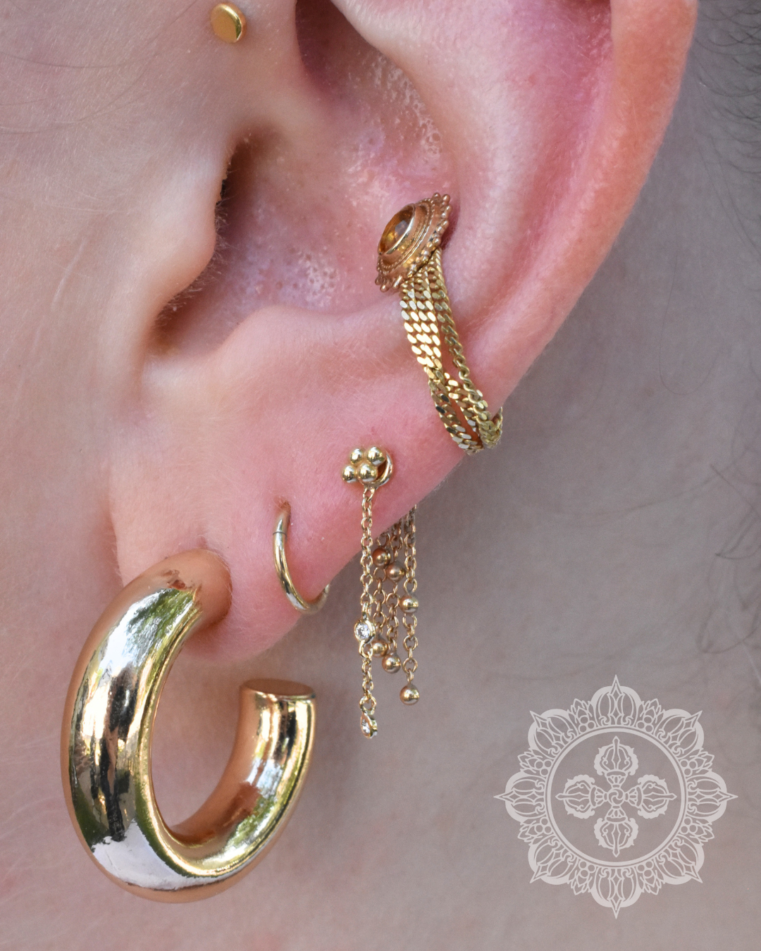 sam yg gemmed orbit diamond chain tether.png