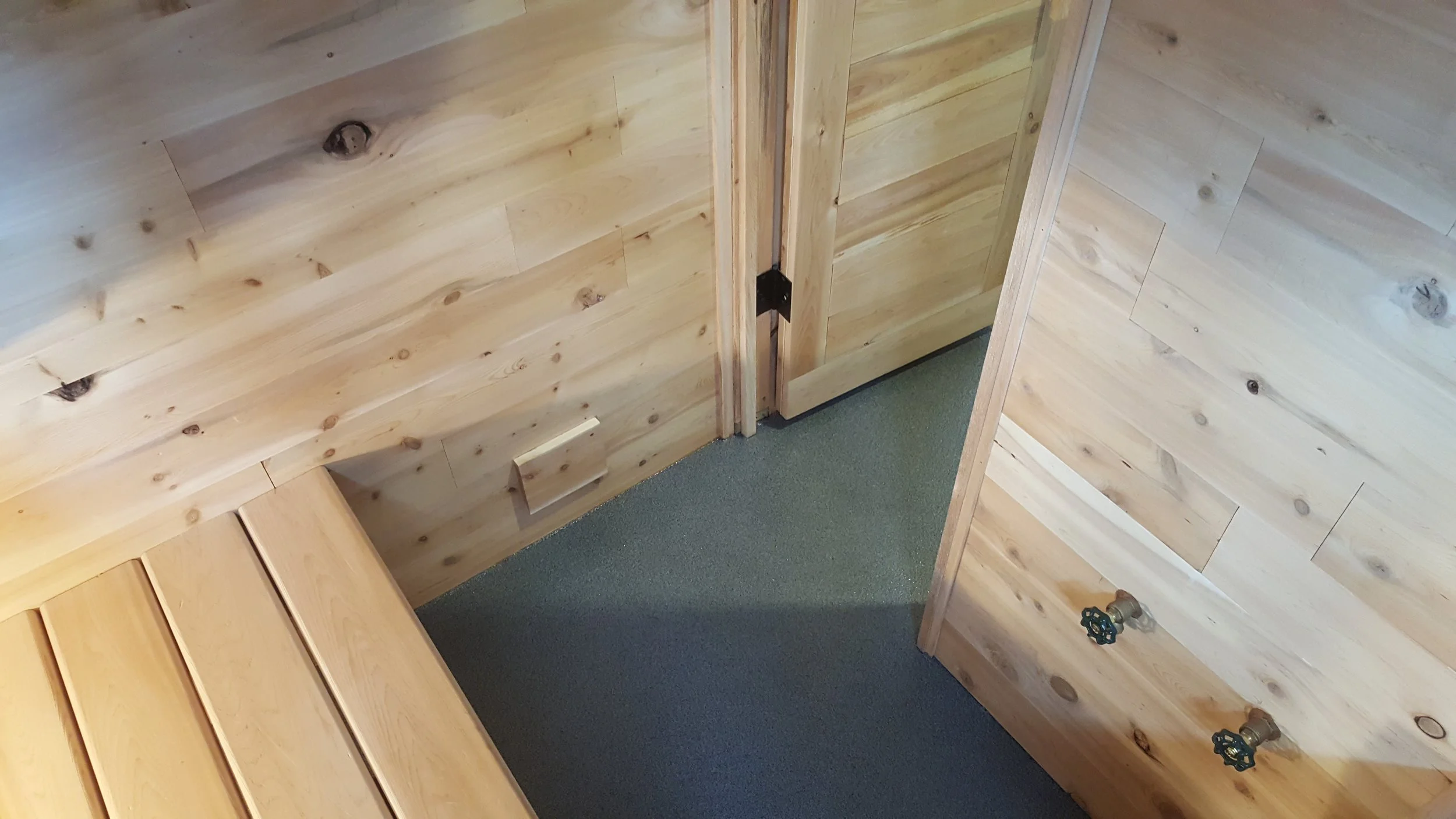 Hermetic Quartz Base Cove and Flooring