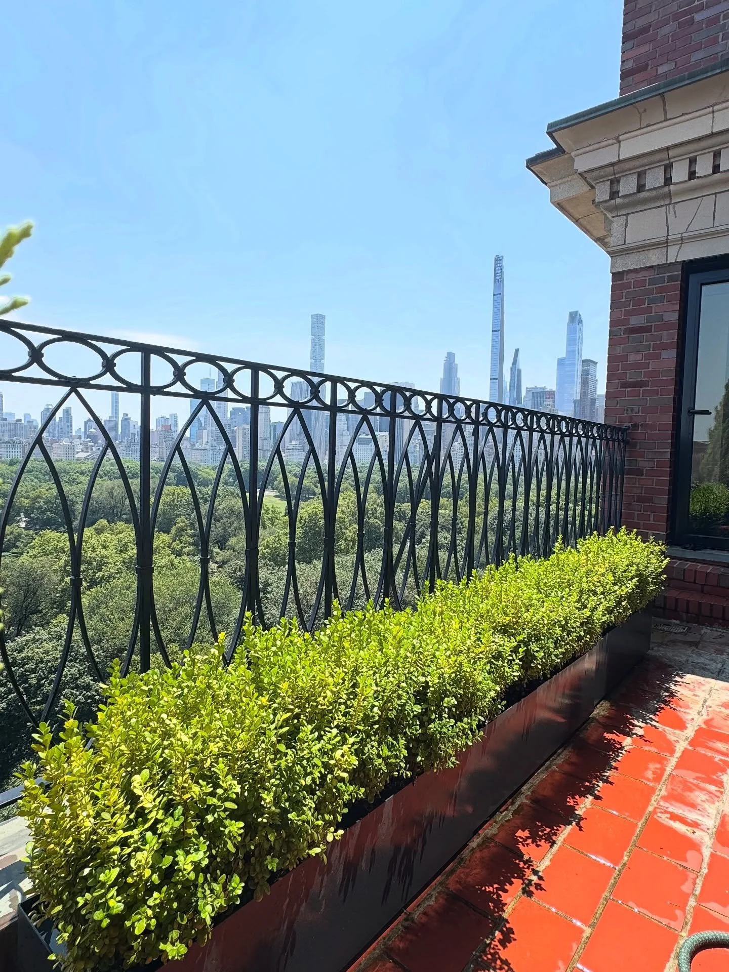 A little greenery goes a long way. See how we&rsquo;ve transformed these beautiful spaces.

#manhattangardens #landscaper #newyorklandscape #nycterrace