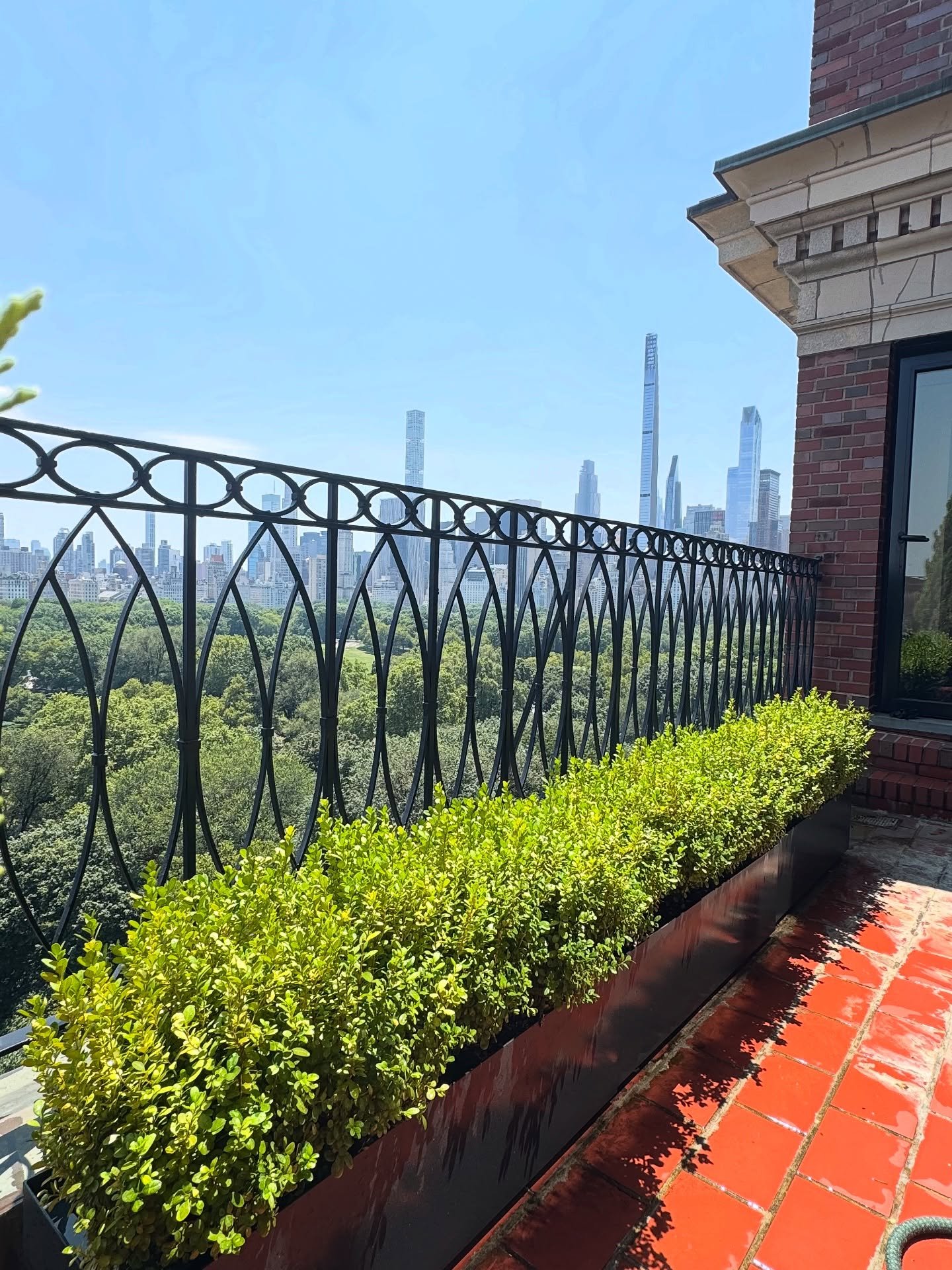 A little greenery goes a long way. See how we&rsquo;ve transformed these beautiful spaces.

#manhattangardens #landscaper #newyorklandscape #nycterrace