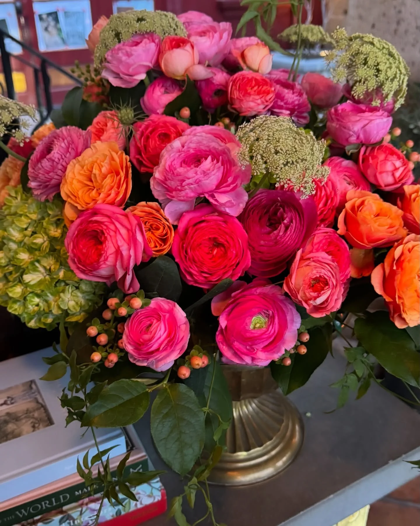 Flowers done by Luke Norden @dc.landscapenyc wonderful clients - arrangement part of a weekly service for lobby desk of Restaurant. Please contact us for any indoor or outdoor plant or flower arrangement or work needed. Thanks