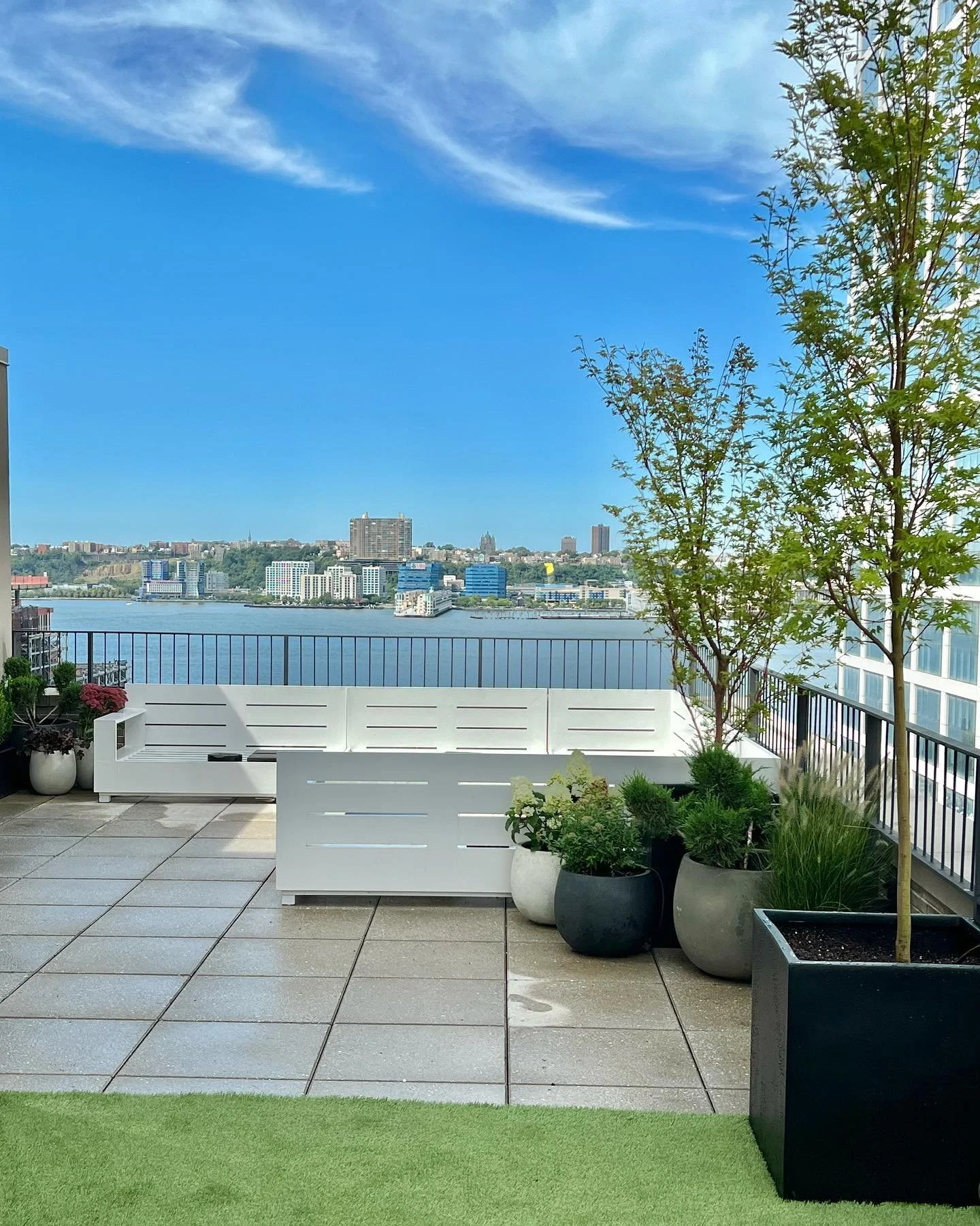 New installation at #hudsonyards by @dc.landscapenyc