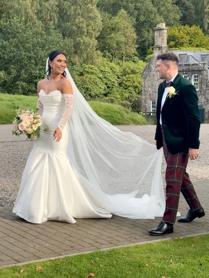 Marry the man who fixes your veil and looks at you like this&hellip; 🕊️

iPhone moments from Lisa &amp; Joshua&rsquo;s wedding day at the beautiful Boturich Castle in Loch Lomond. If you love the idea of scrolling through memories like this instantl