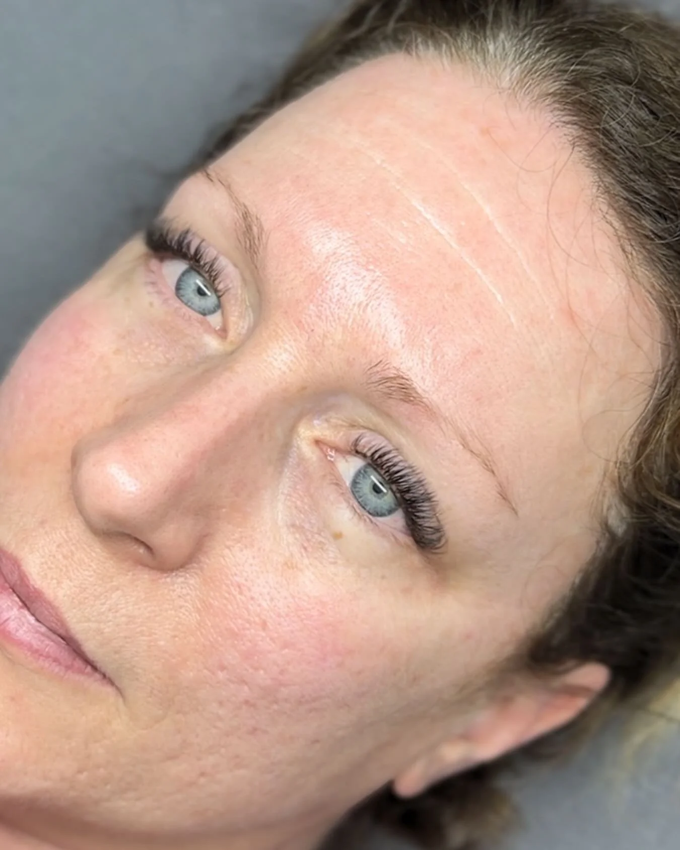 dreamy ✨🪞
dark, wet set lashes with classics mixed throughout 🤍