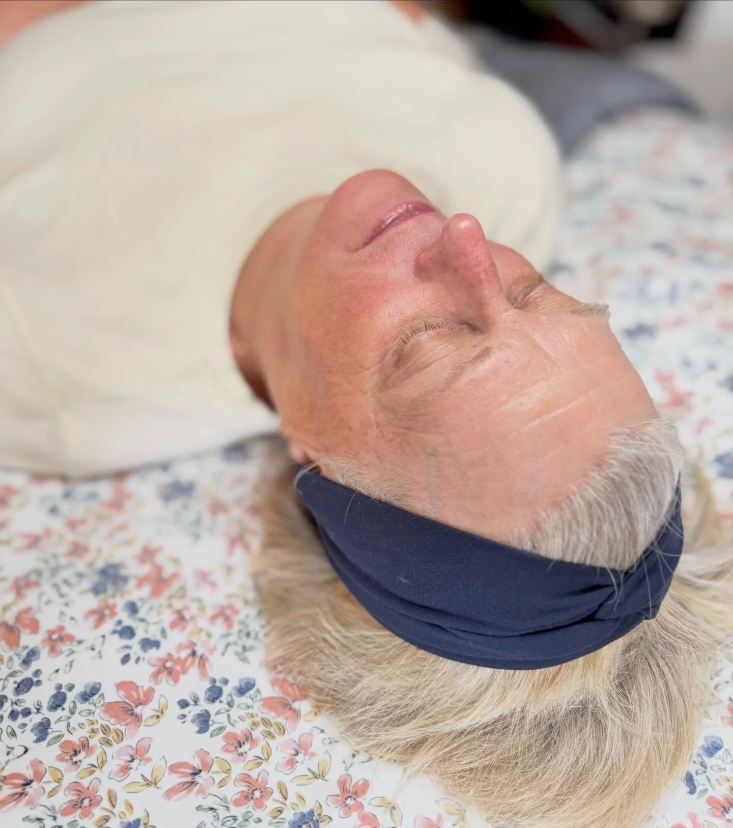 post dermaplane glow 🫧

with my express dermaplane treatment, all it takes is 30 minutes 🤍 

the benefits are endless, but heres a few:
🫧 smoother, brighter complexion 
🫧 enhanced product absorption 
🫧 gentle exfoliation 
🫧 improves overall ski