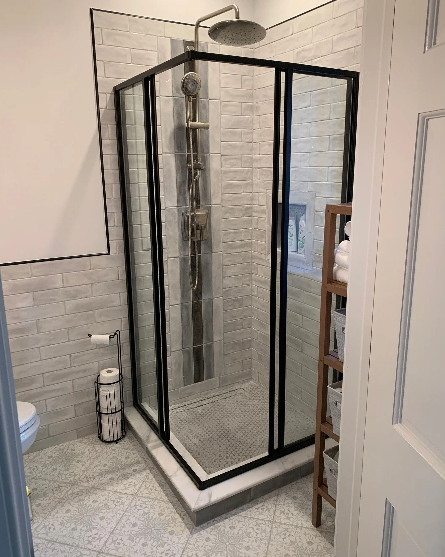 Proof that luxury isn&rsquo;t about size. 

Black-framed glass, vertical tile accents, and a hex-tile pan&mdash;clean lines, high style, zero wasted space.👏

#ResidentialBuild #OakstoneCreations #BathroomRemodel #NewLook