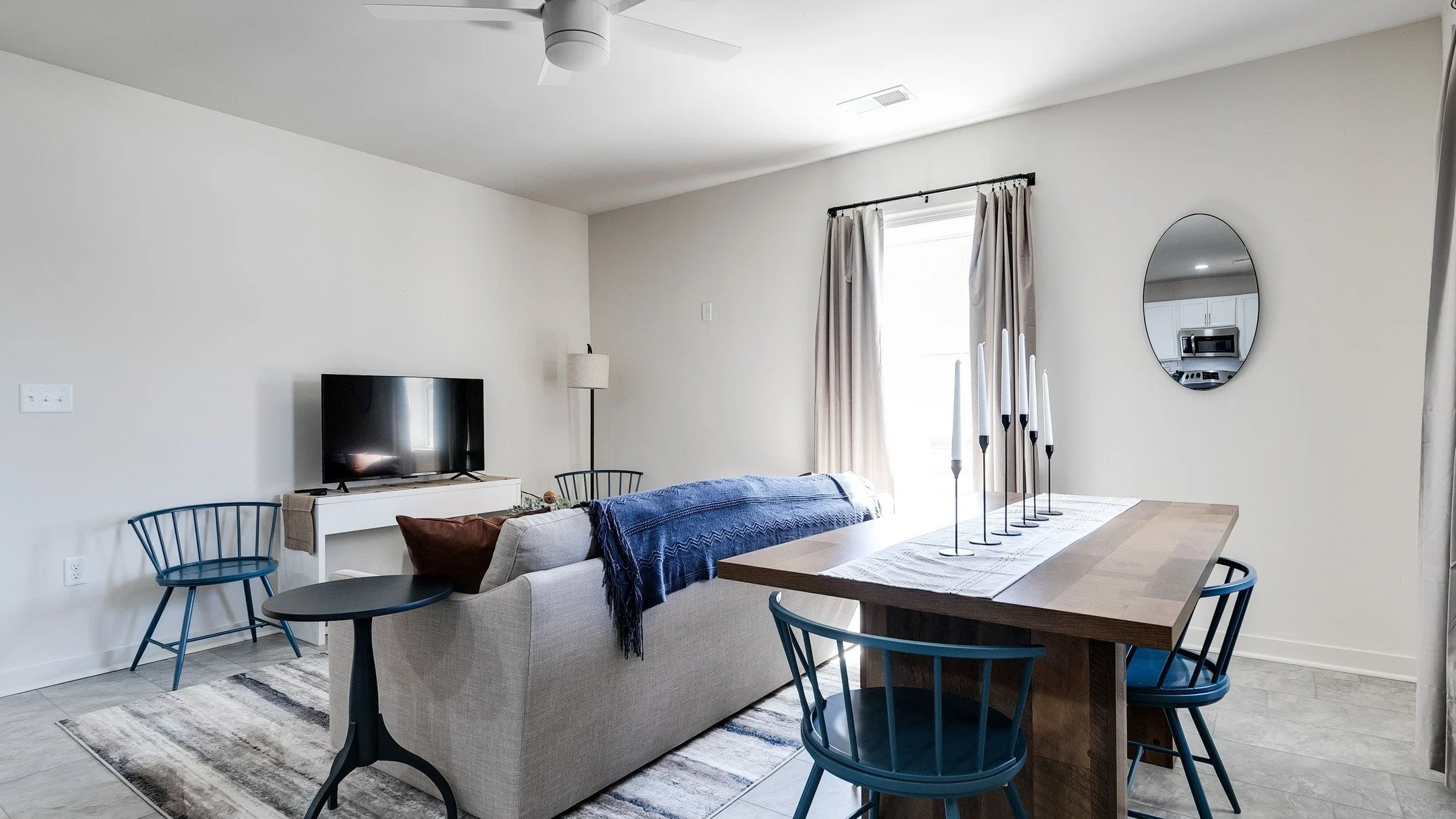 Cozy and quaint living - luxury living doesn't have to be complicated🧐
#ResidentialLiving #Comfy #OakstoneCreations