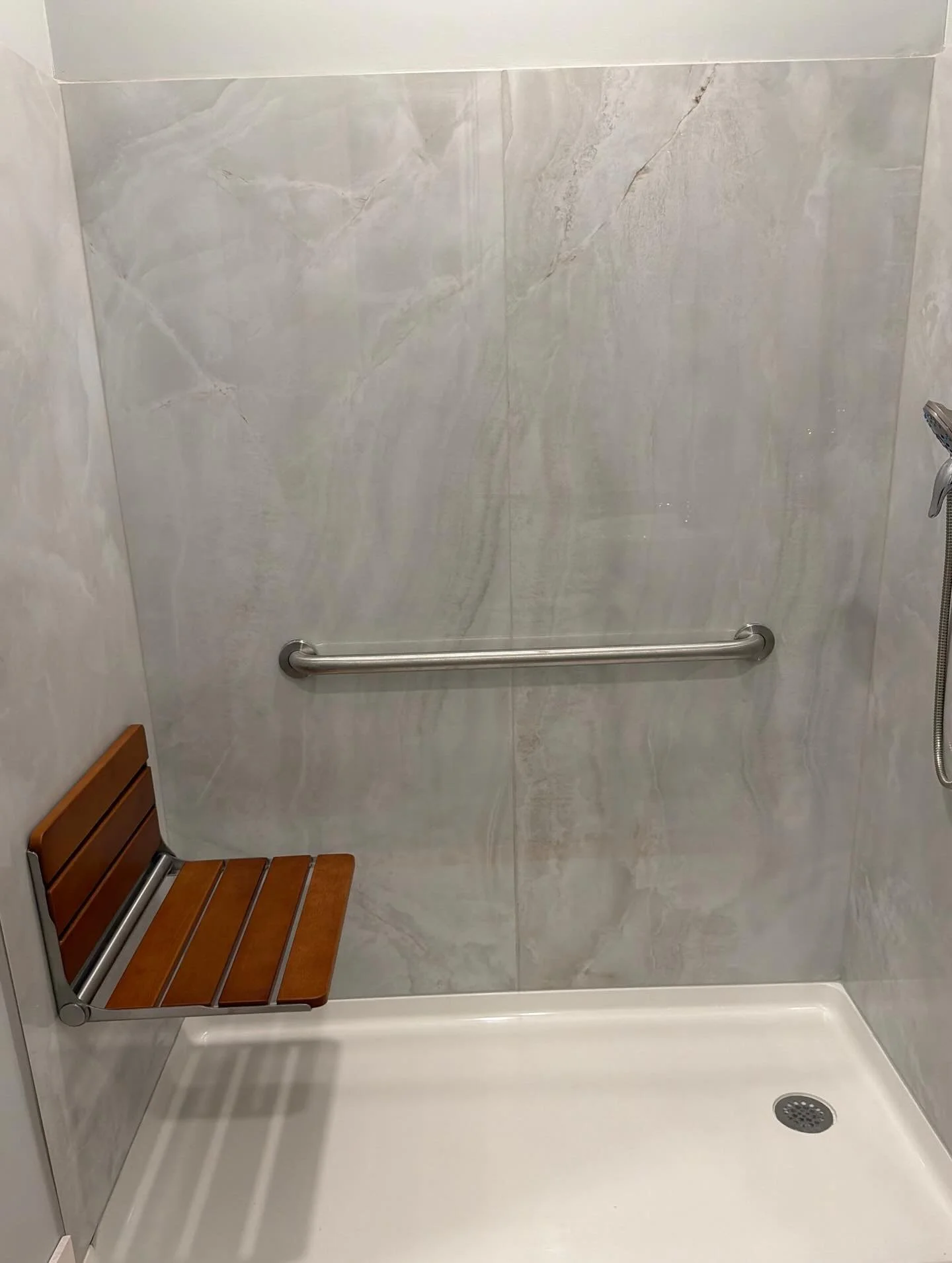 New tile shower panels😍

#NewLook #ShowerPanels #BathroomReno