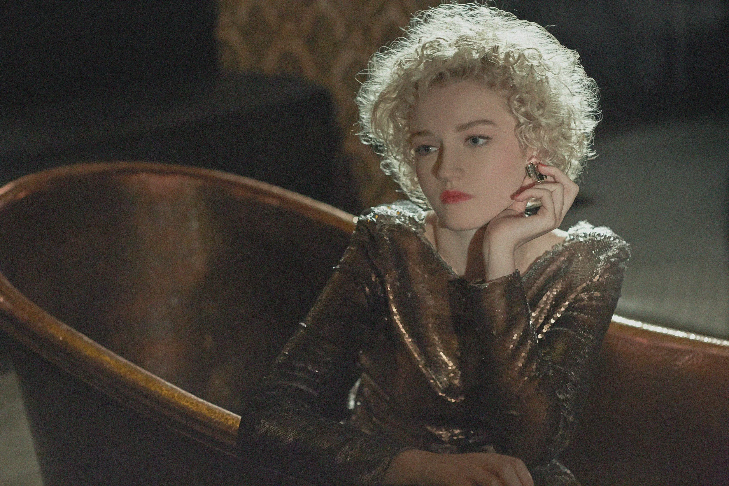 julia-garner-thumbanil-filler-magazine.jpg