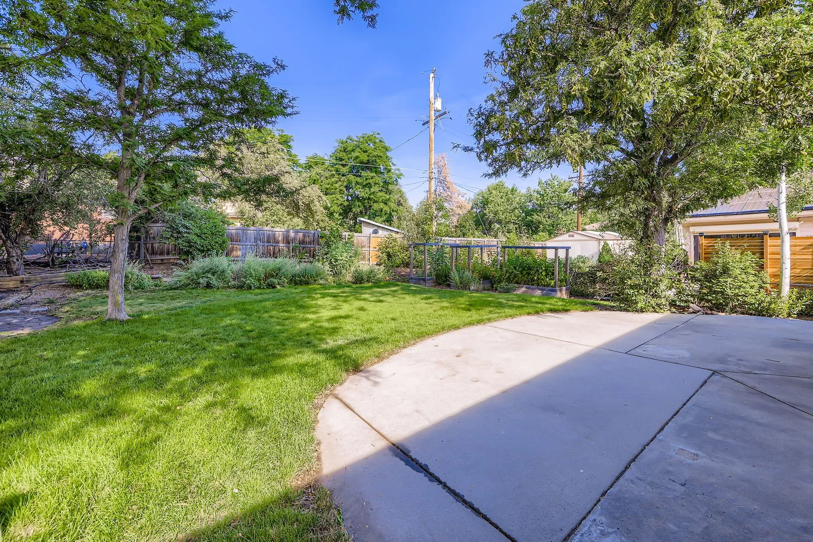 345 Colgate Ave - Web Quality - 031 - 34 Backyard.jpg