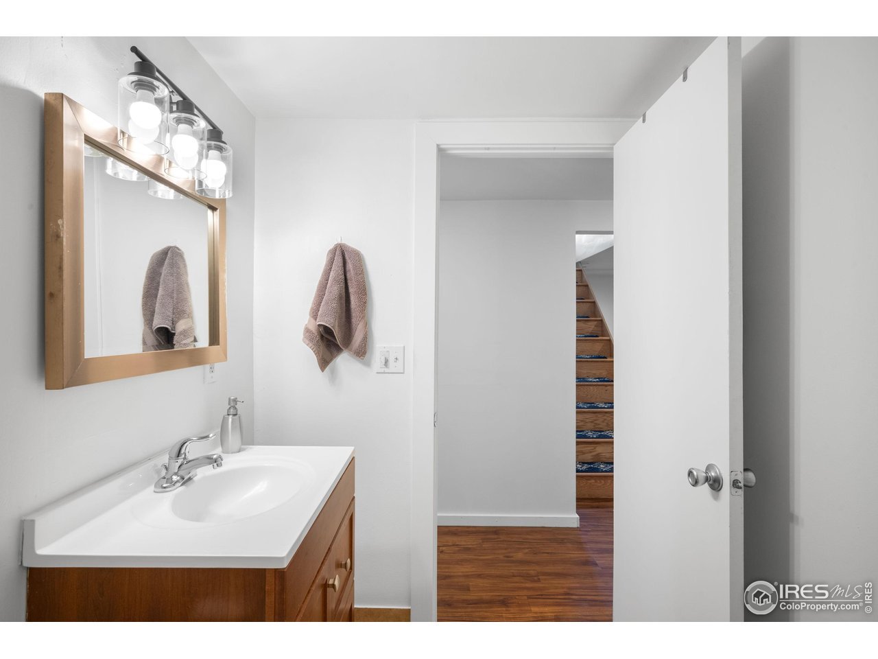345ColgateBathroom2.jpg