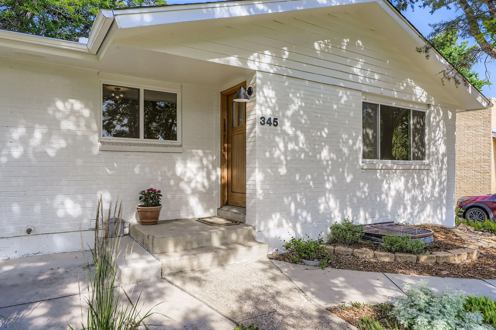345 Colgate Ave - Web Quality - 005 - 04 Exterior Front Entry.jpg