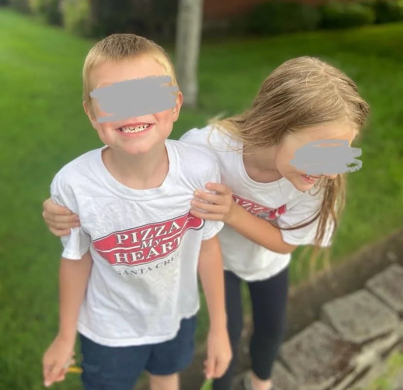 Simple black outline drawing of a mechanical pencil.