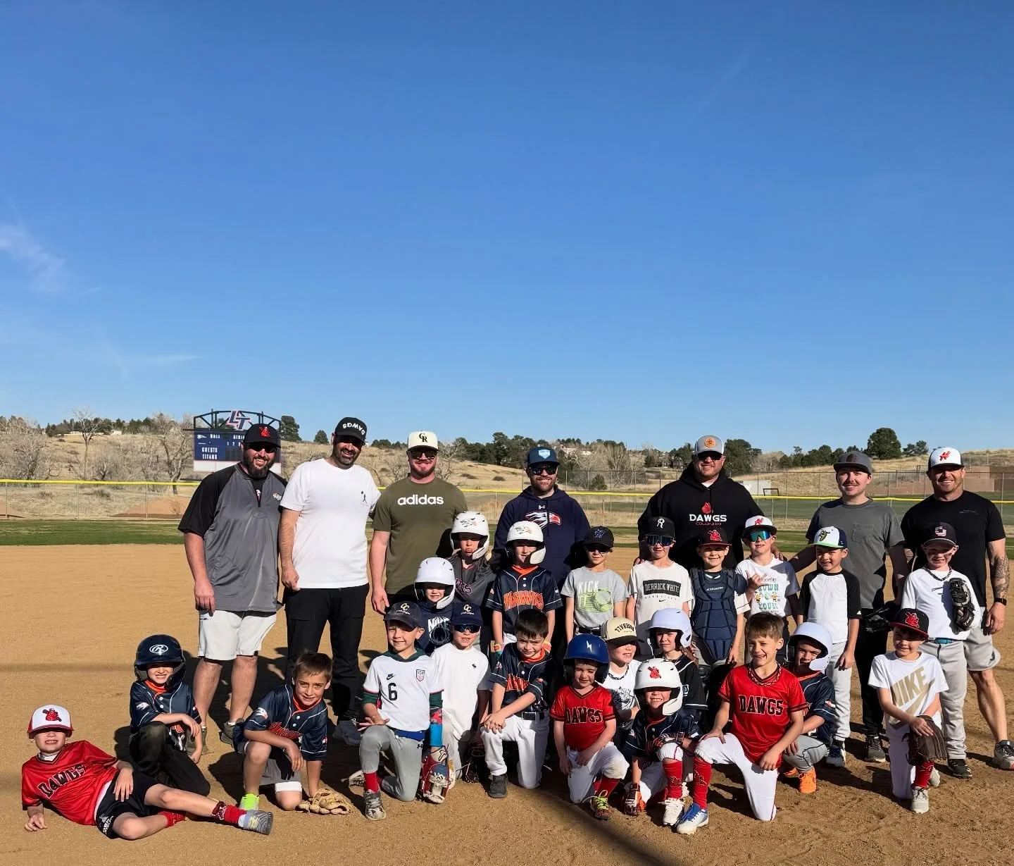 6U and 7U made the most of yesterday's perfect baseball weather in their scrimmage. Ready for the season to start!