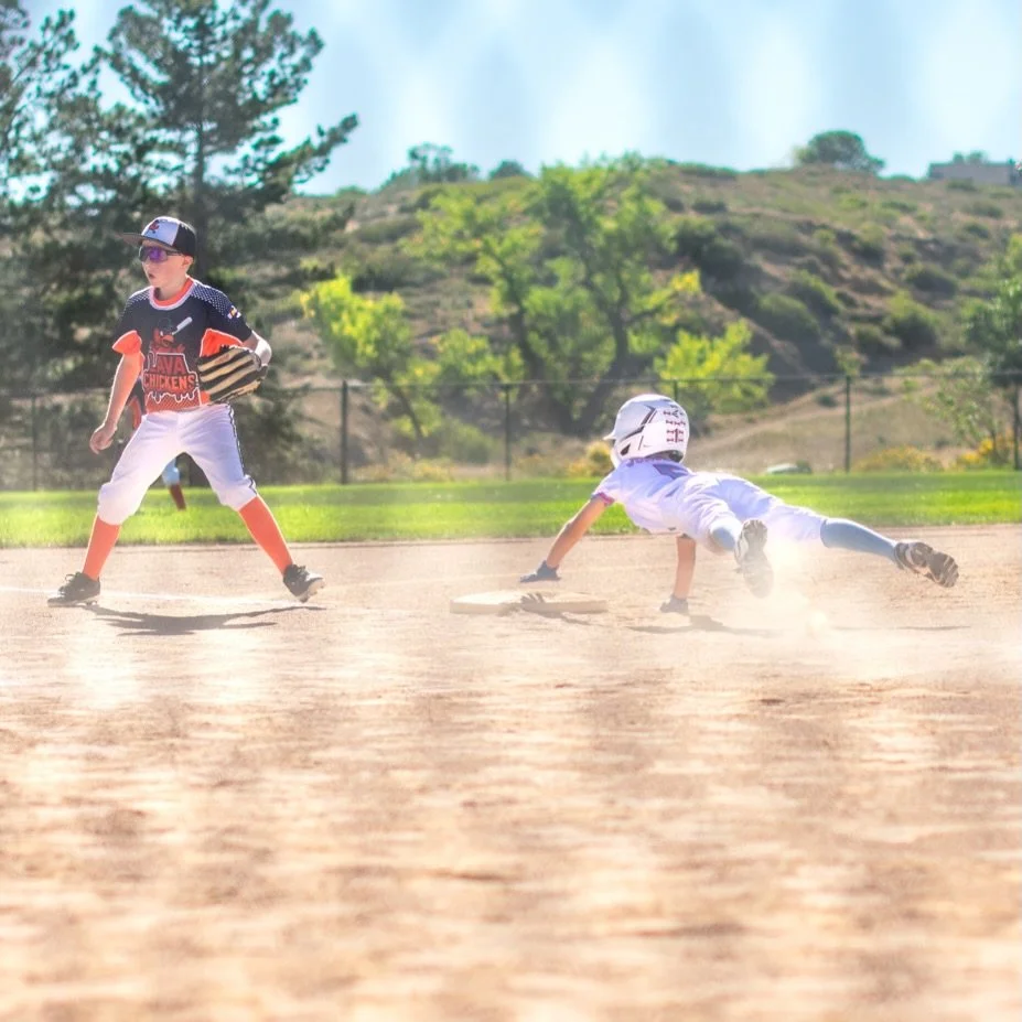 Diving head first into the weekend!

📸 @maggieanne_photography_