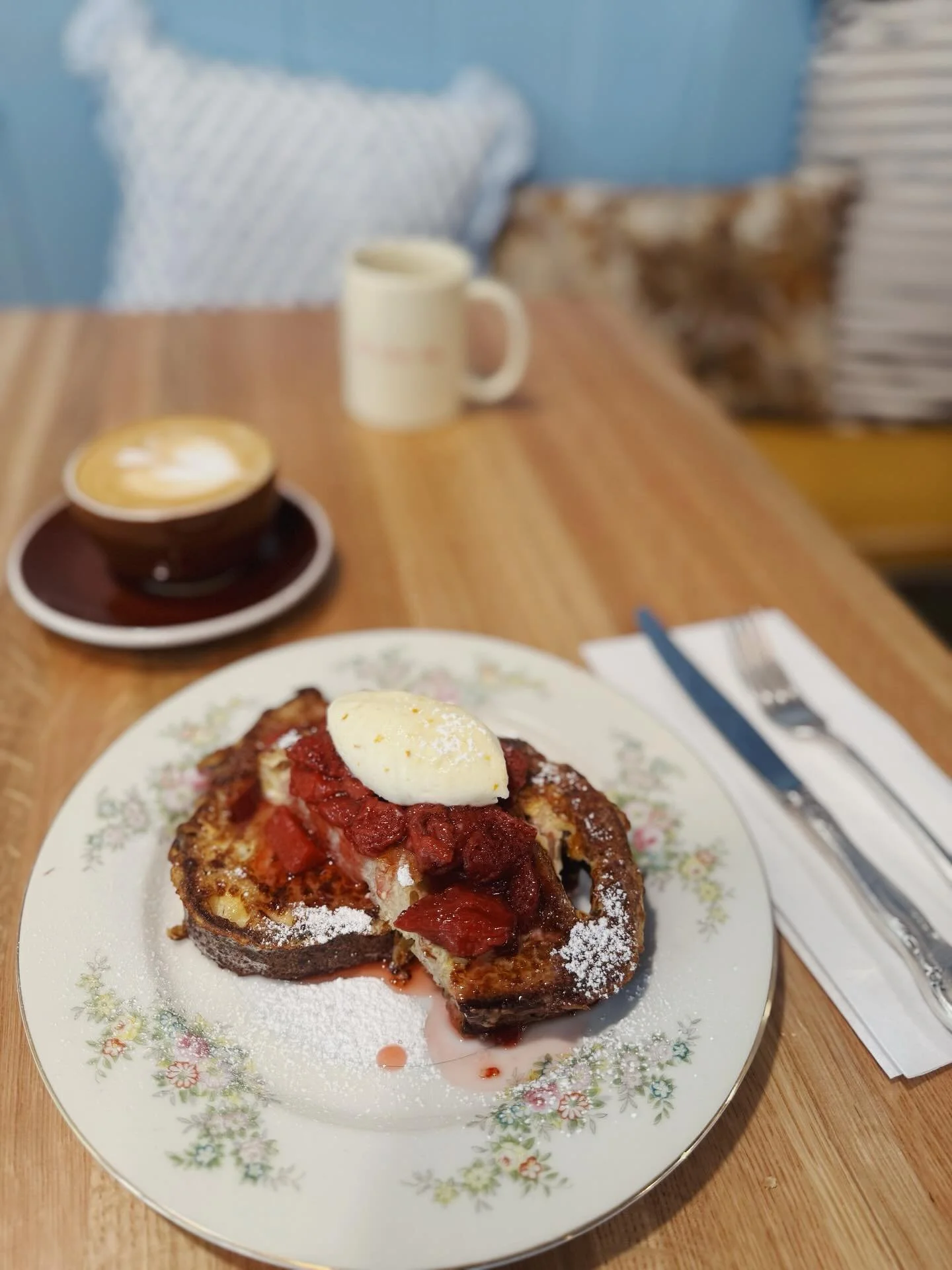Fall anew!! 🍂 
 
Sourdough French toast with strawberry compote, lemon mascarpone and granola. 

Autumnal flowers for your dining table. 

Chai spiced coffee cake! 

Pumpkin ginger snap cookie with spiced cream cheese filling. 🎃 

Stay tuned for mo