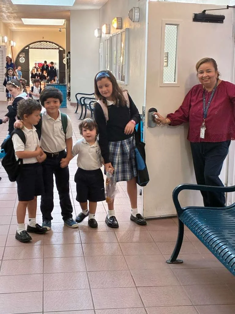 Hand in Hand to Class