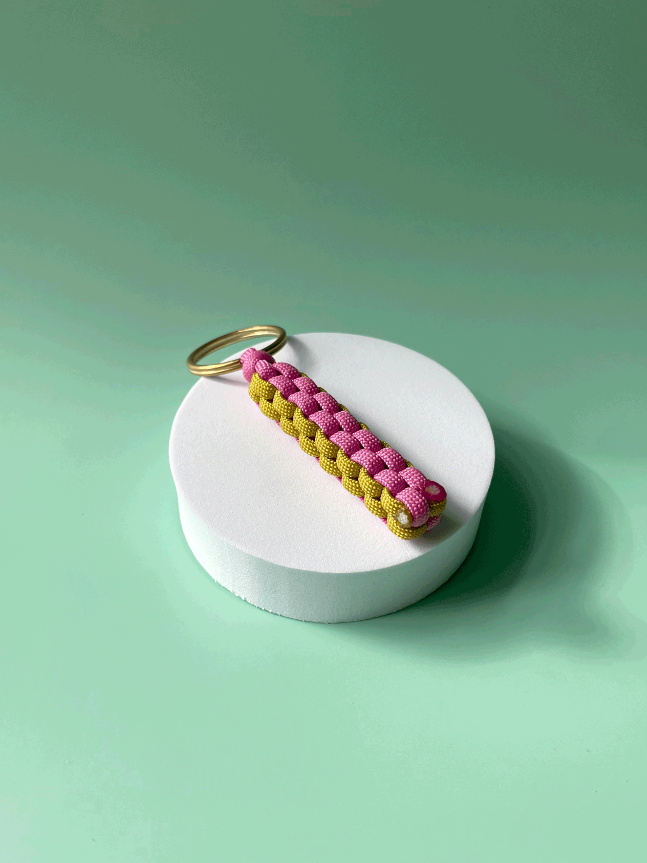box_keyring_pink_yellow.png