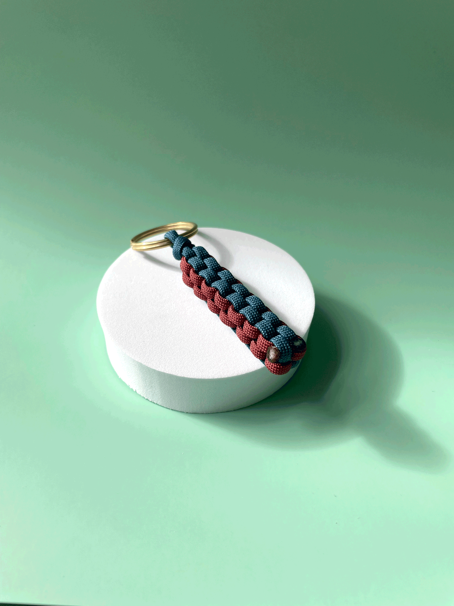 box_keyring_blue_burgundy.png