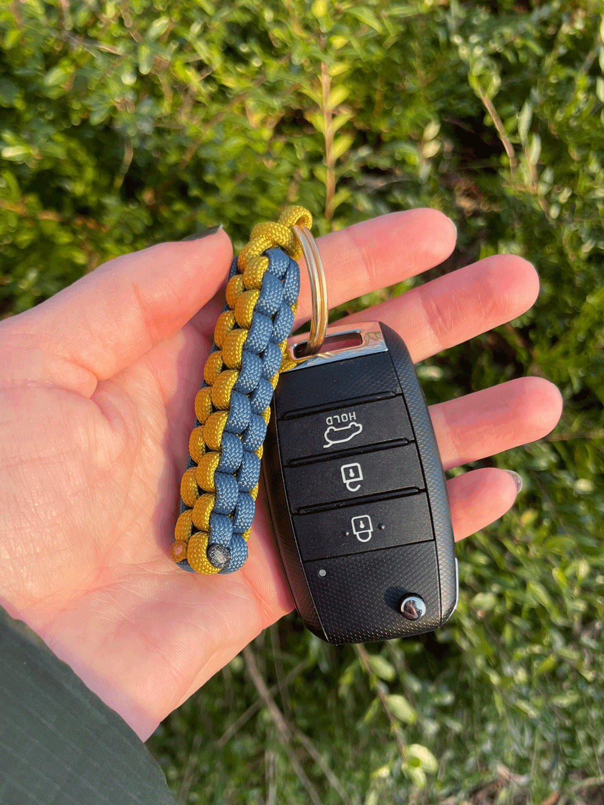 box_keyring_blue_yellow2.png