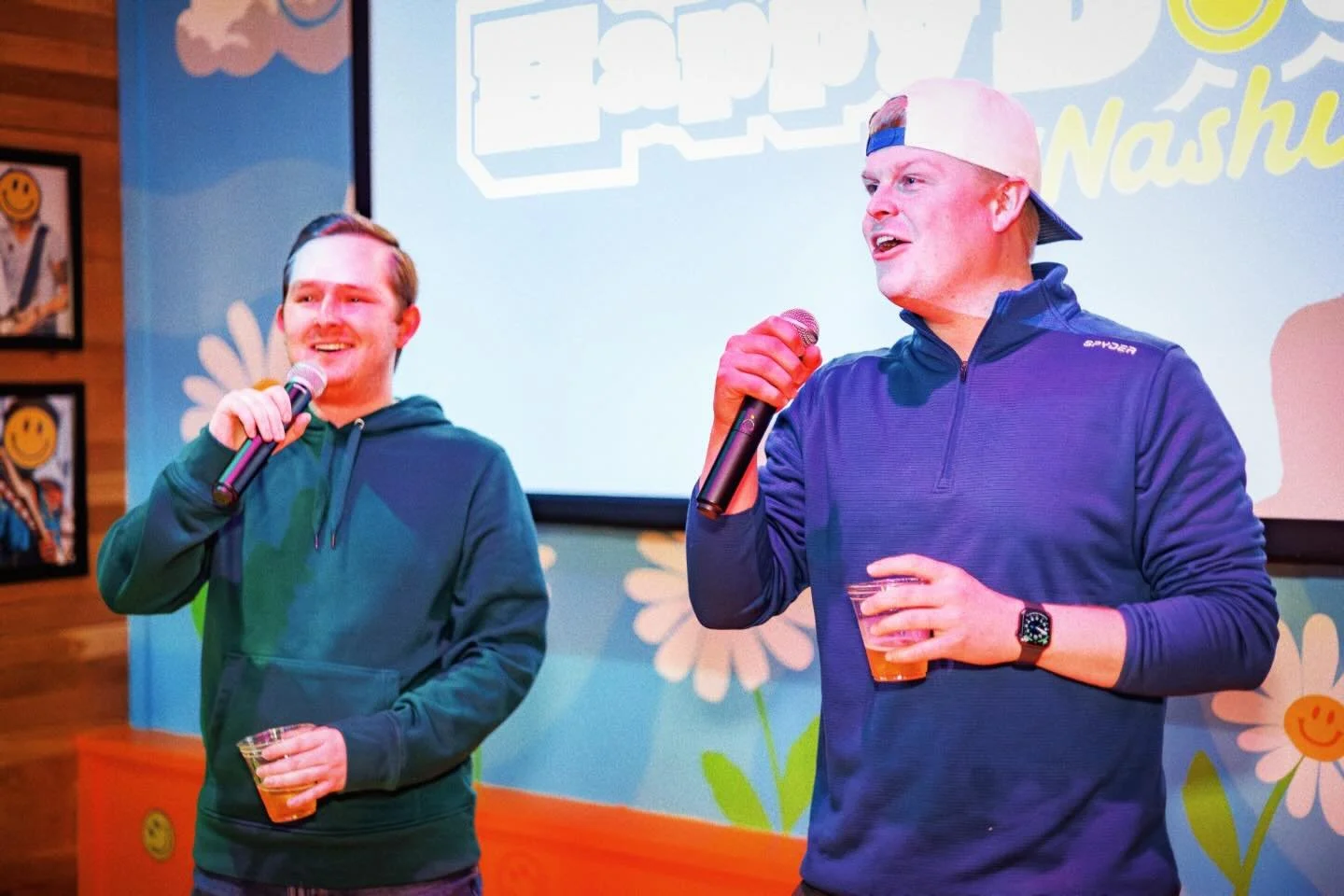 In sync 🎤🍺 Friends who karaoke together, stay together! Get a mic and a drink in your hands tonight at KARAOKE with @roxythekaraokequeen at 8pm!