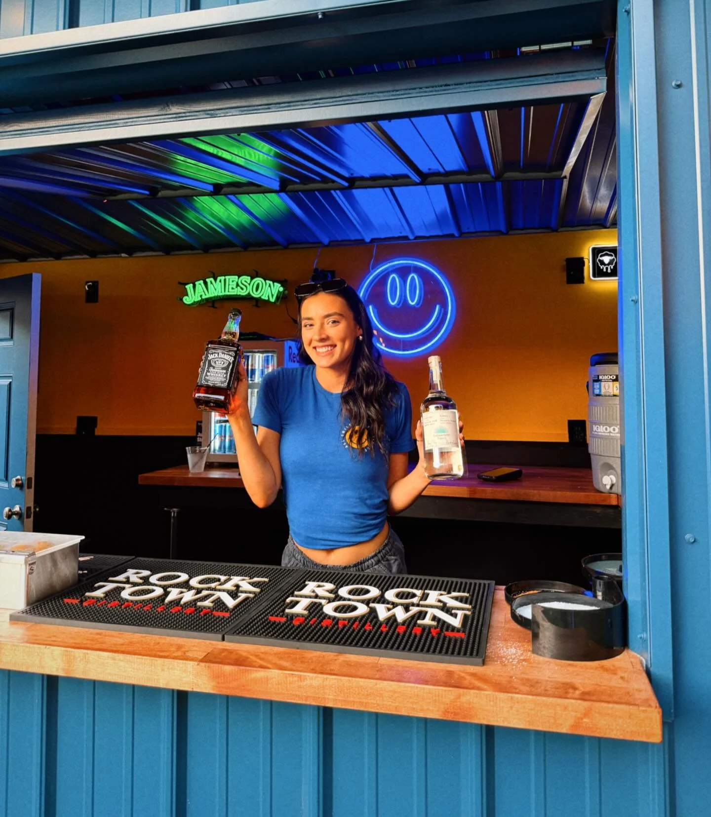 Our outdoor bar is now open 🤗 Grab a fresh shot&hellip;or 3!