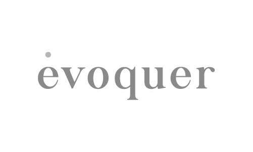 The word 'évoquer' written in lowercase gray letters on a white background.