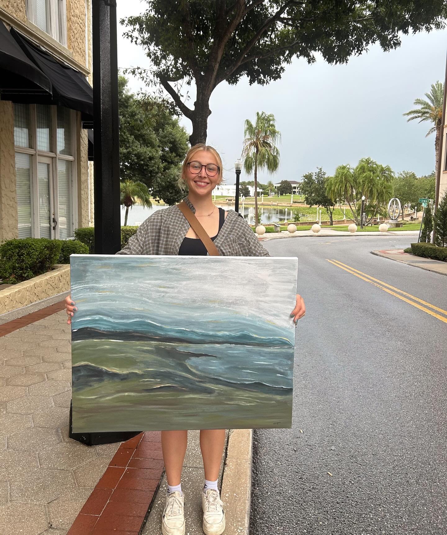 First time shipping out a canvas painting! This abstract was so fun to make & I hope she has safe travels to Saint Augustine! 💌📫🤍
#smallbuisness #artbusiness #imakethings #abstractlandscape