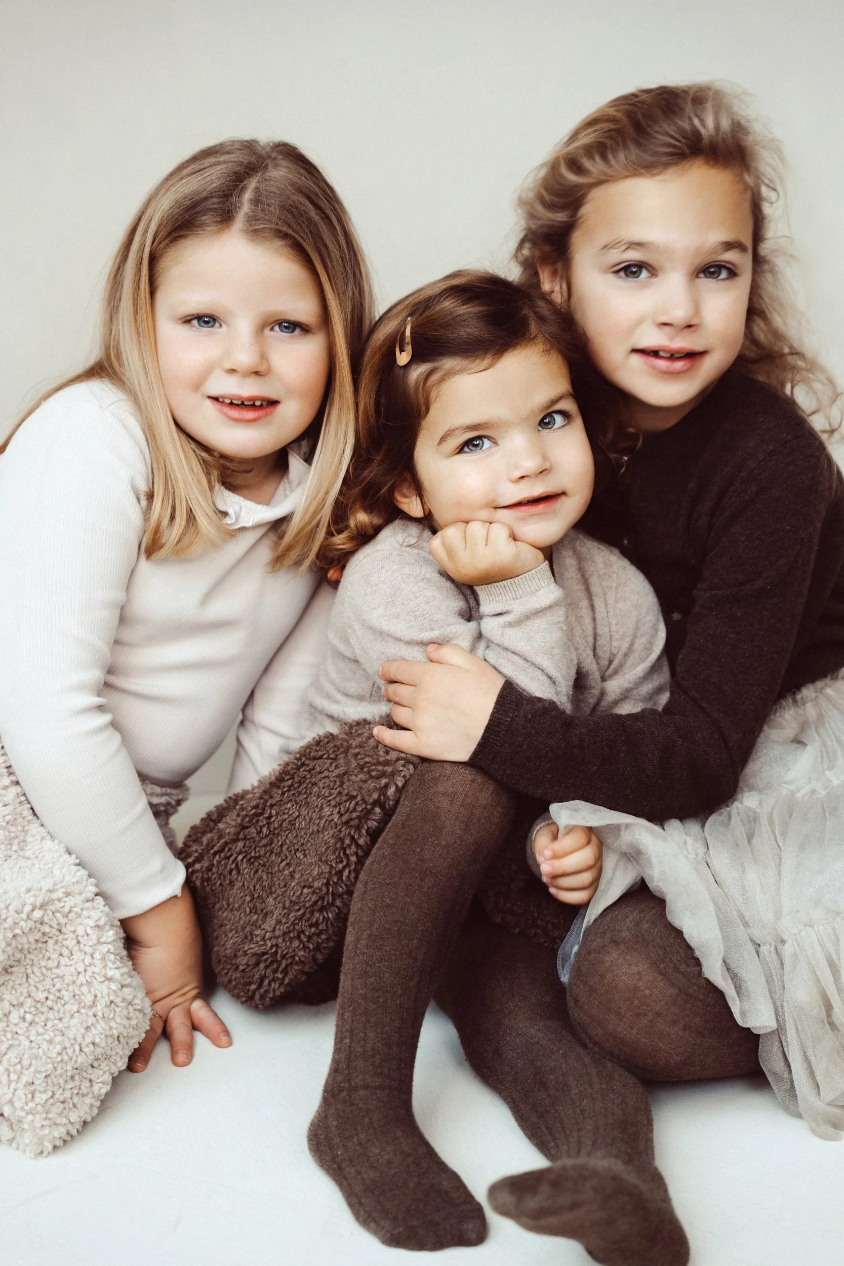 kindershoot  in daglichtstudio den bosch fine art portret 3 zussen