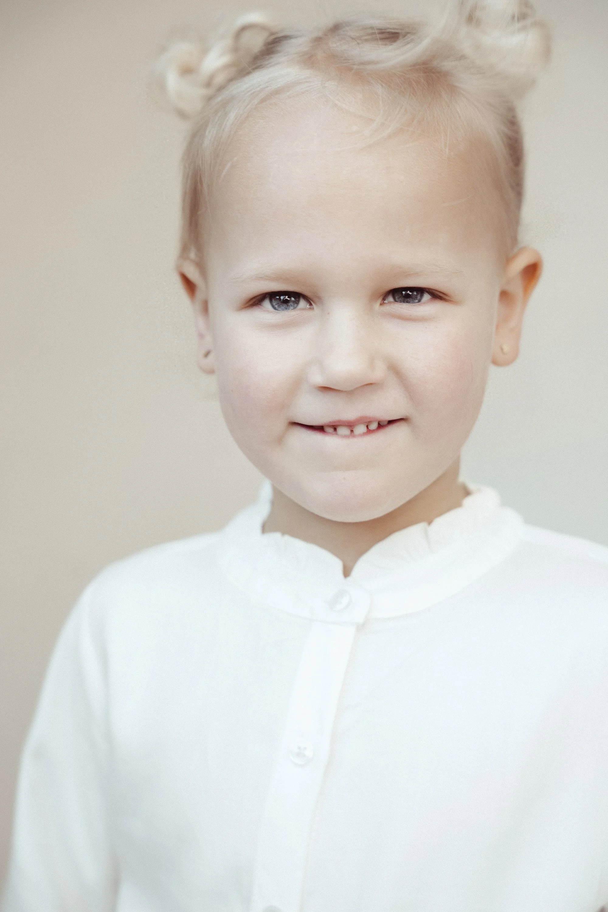 kindershoot 2 kinderen zusjes in daglichtstudio den bosch 
