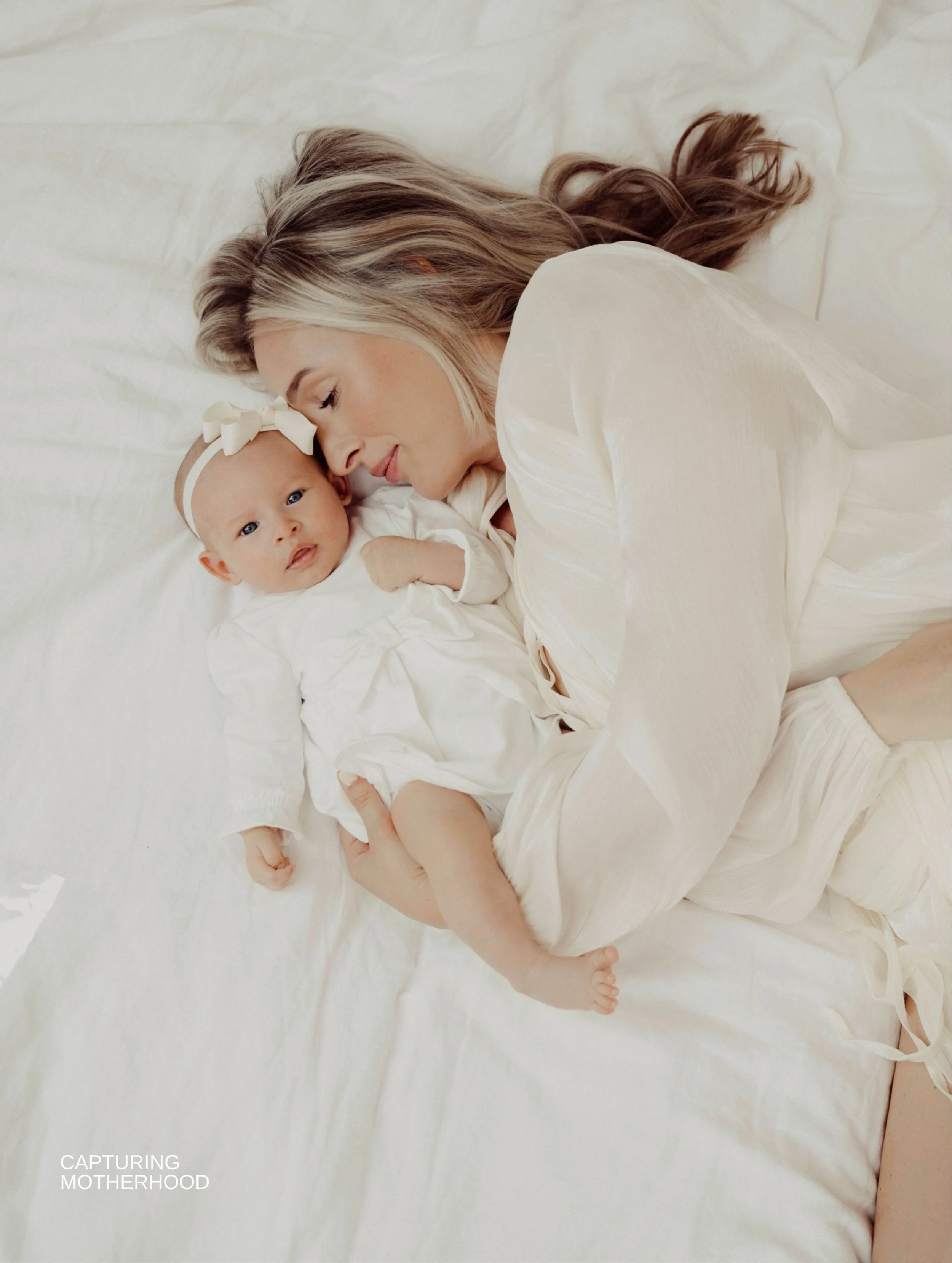Tiny hands, a proud big sister and a love that somehow only grows 🤍

Beautiful mama @irisvdpol 

\\

#newbornfotografie #editorialphotography #newbornfotoshoot #newbornfotograaf #mommyandmefotoshoot