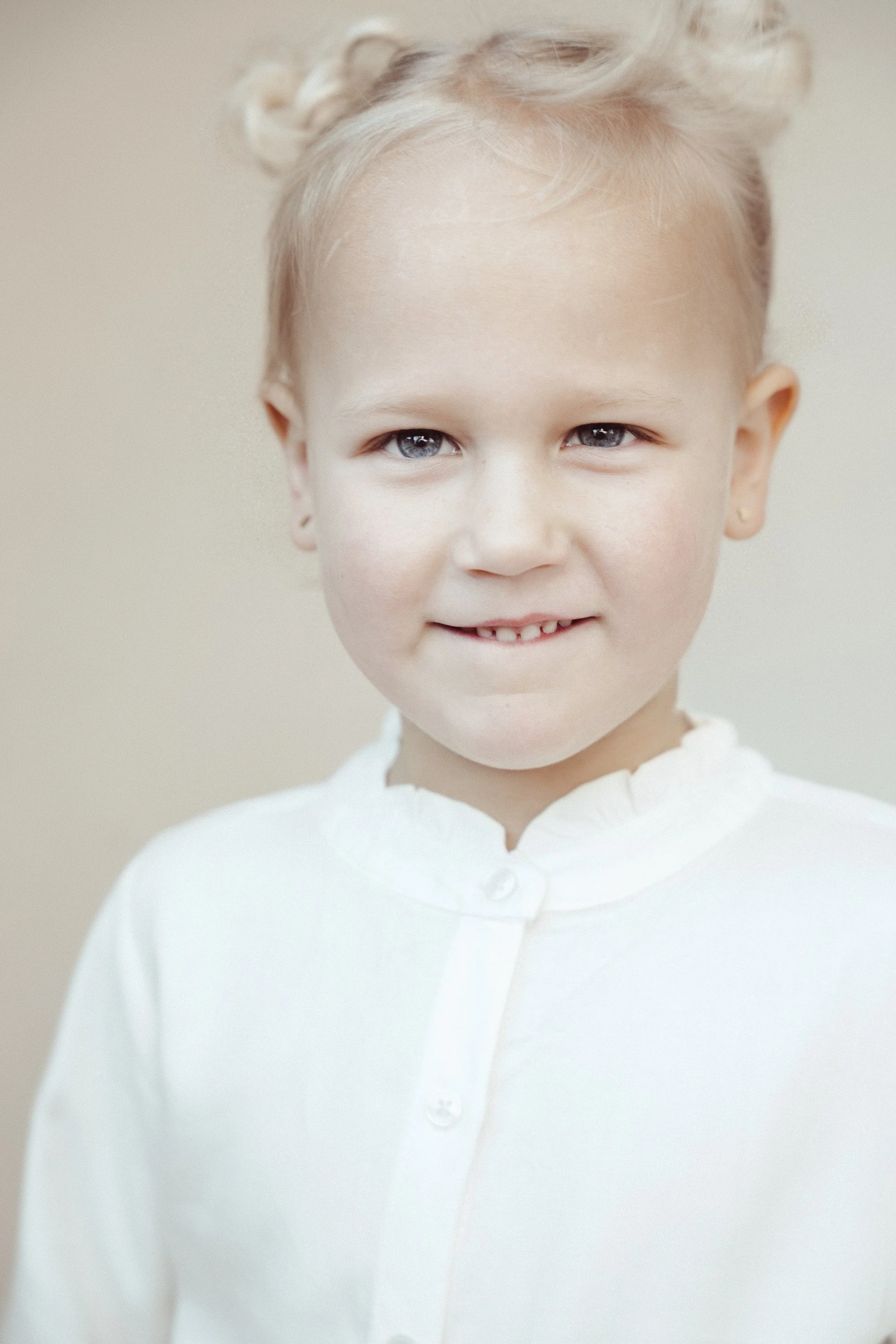 kindershoot 2 kinderen zusjes in daglichtstudio den bosch 