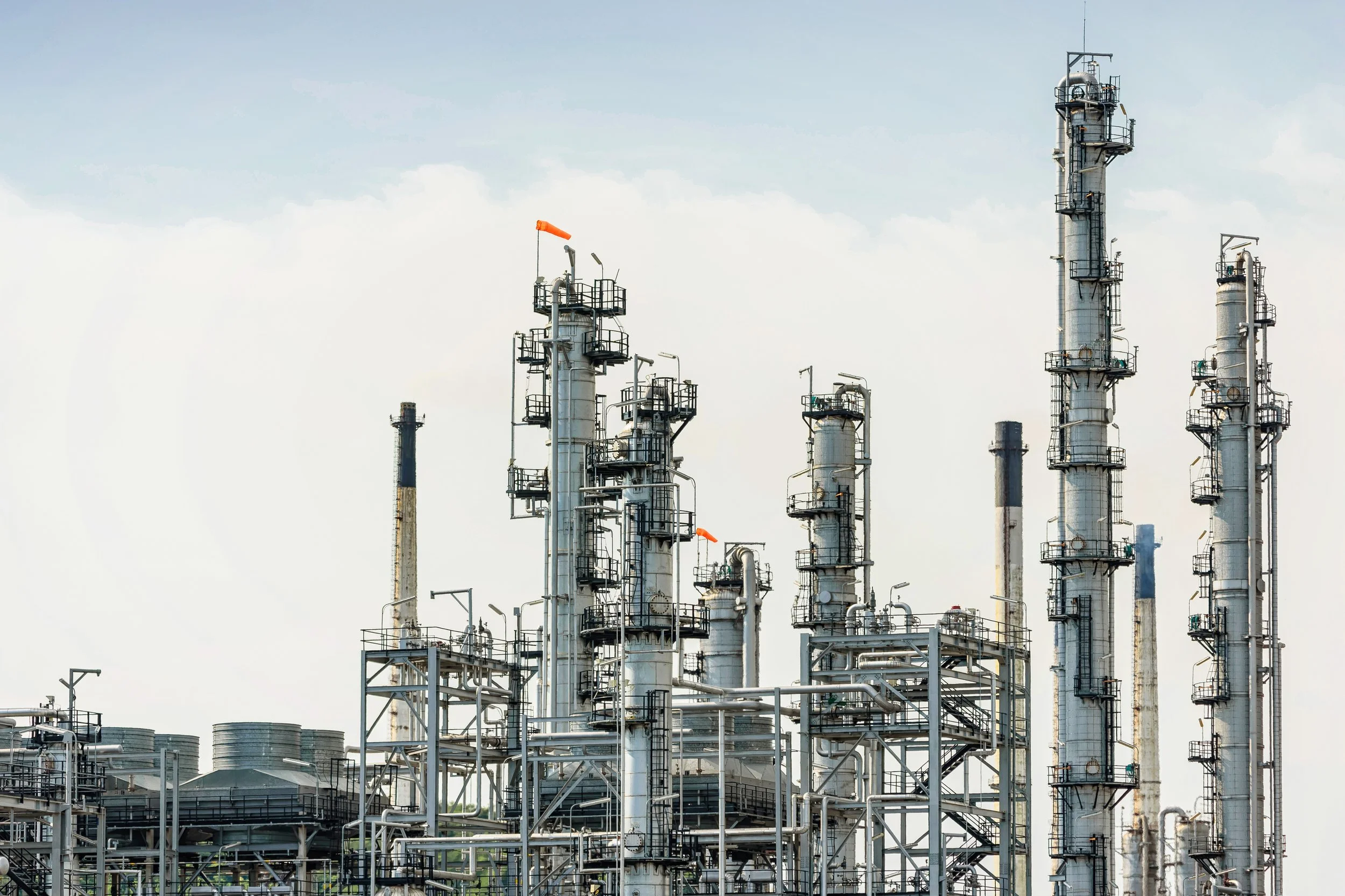 Oranssi carpenter using bench saw