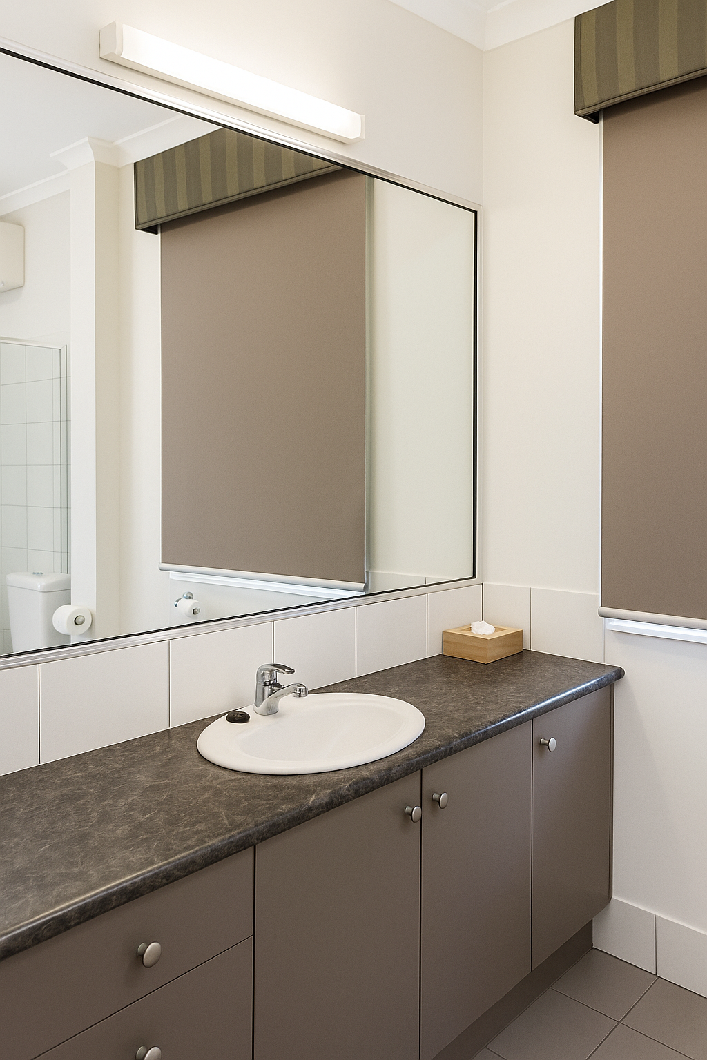 POW ROOM 03-09 11 QUEEN + DOUBLE SOFA BED BATHROOM.png