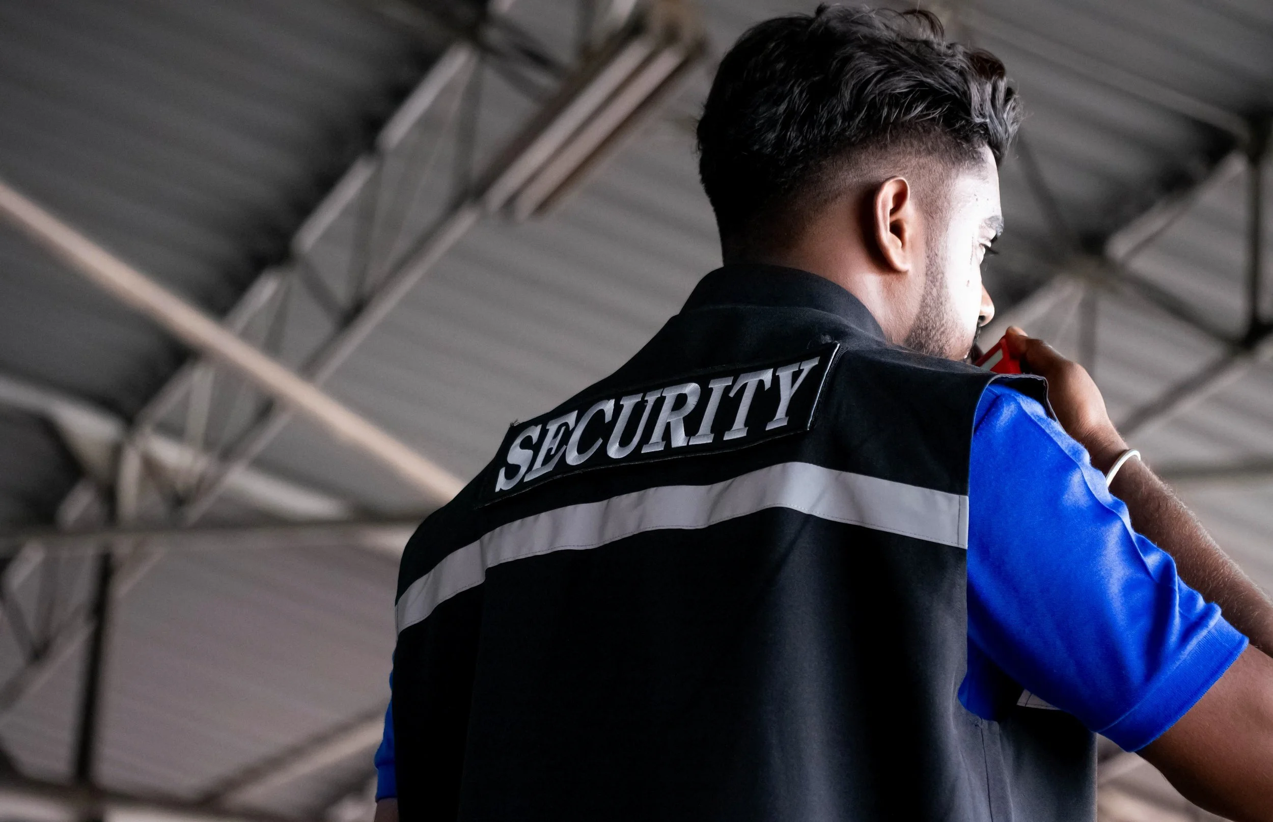 man-backside-person-wear-shirt-security-talk-speak-2025-03-05-07-03-12-utc.jpg